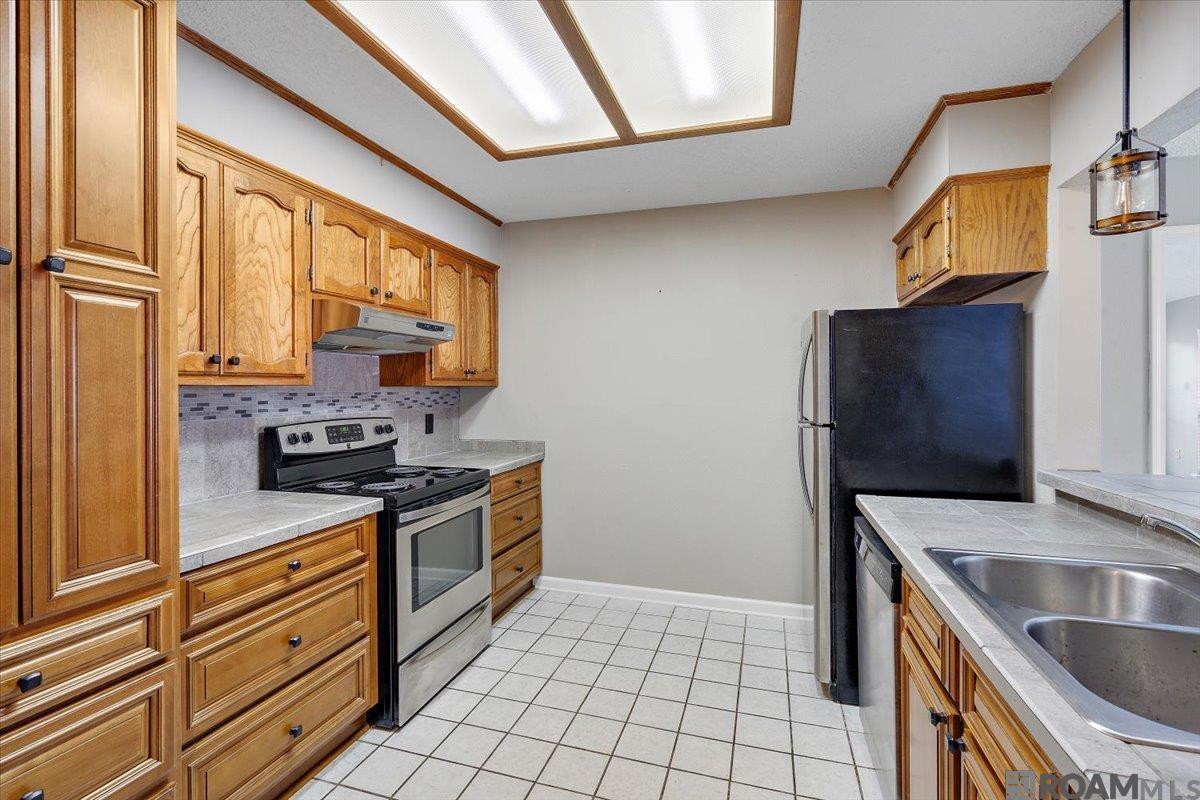 1452 W Fairview Dr