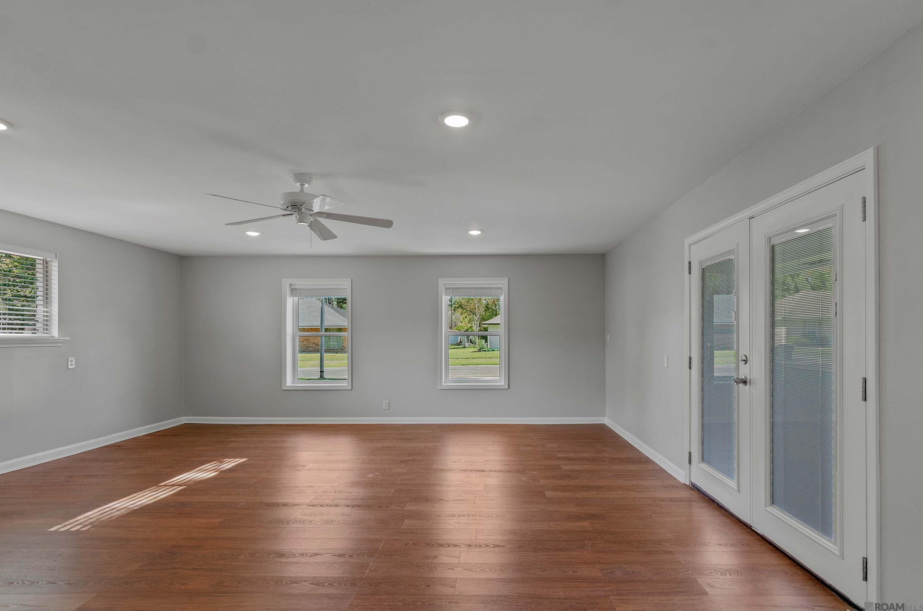 6033 Manassas Dr