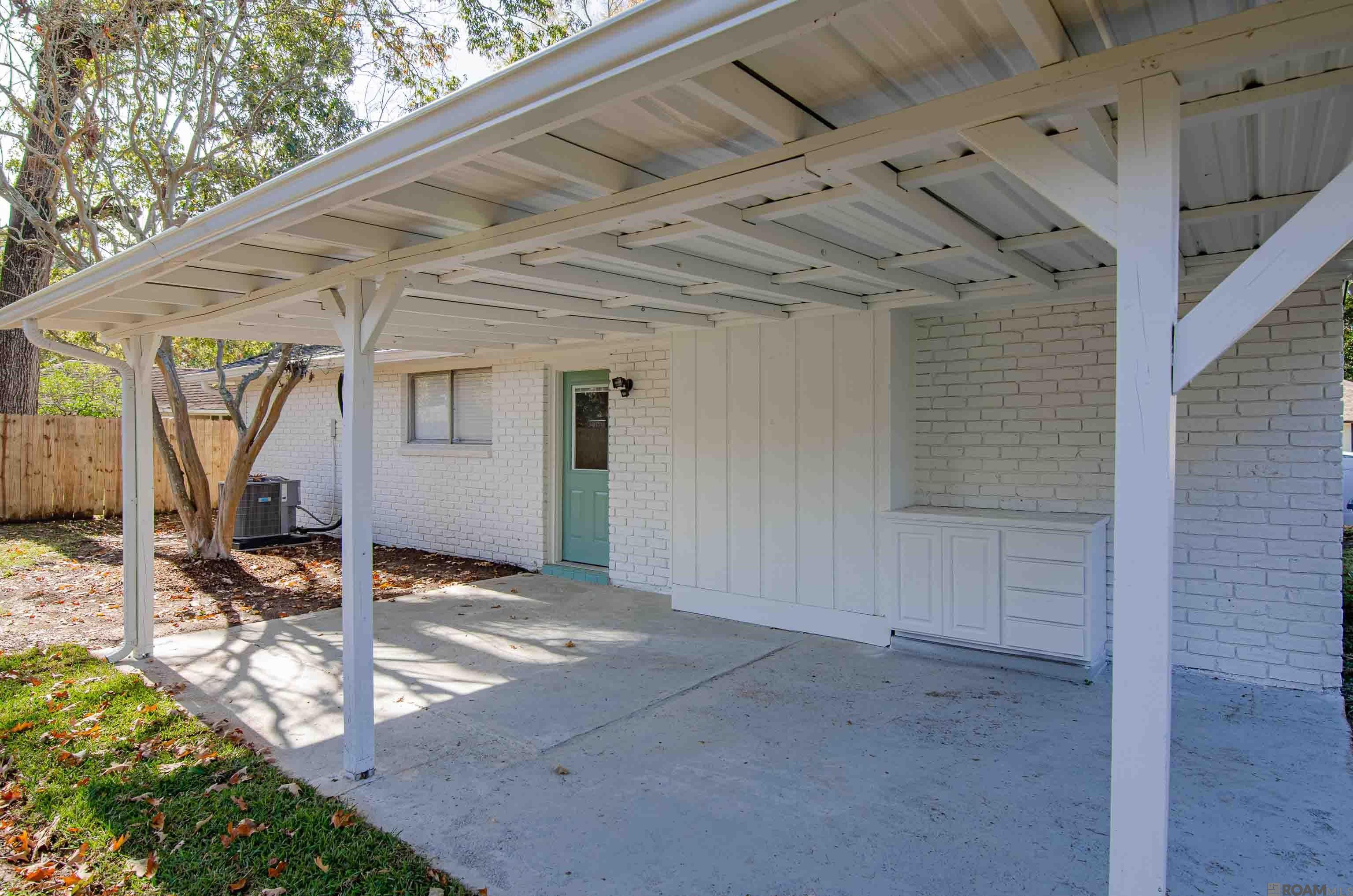 6033 Manassas Dr