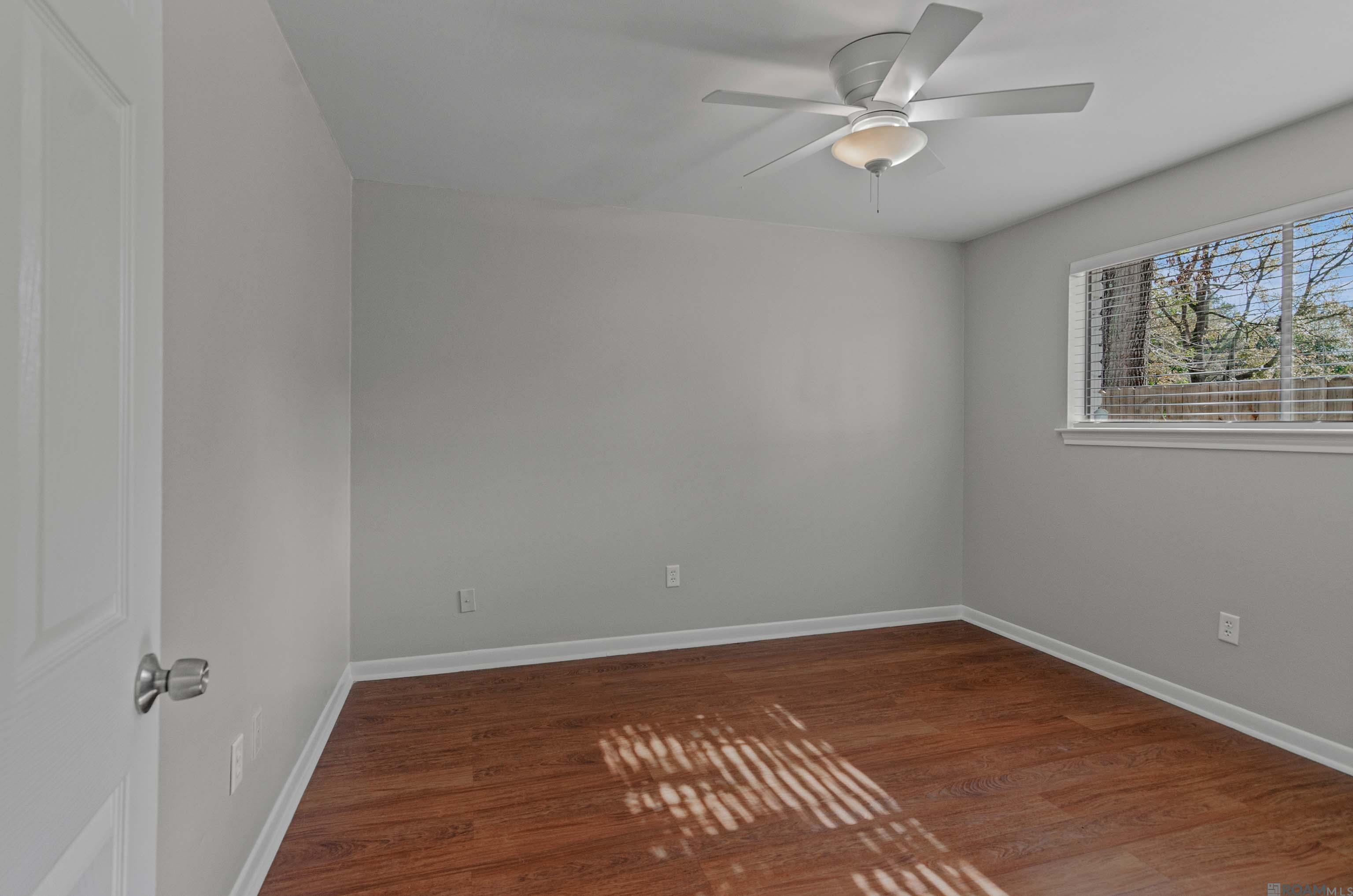 6033 Manassas Dr