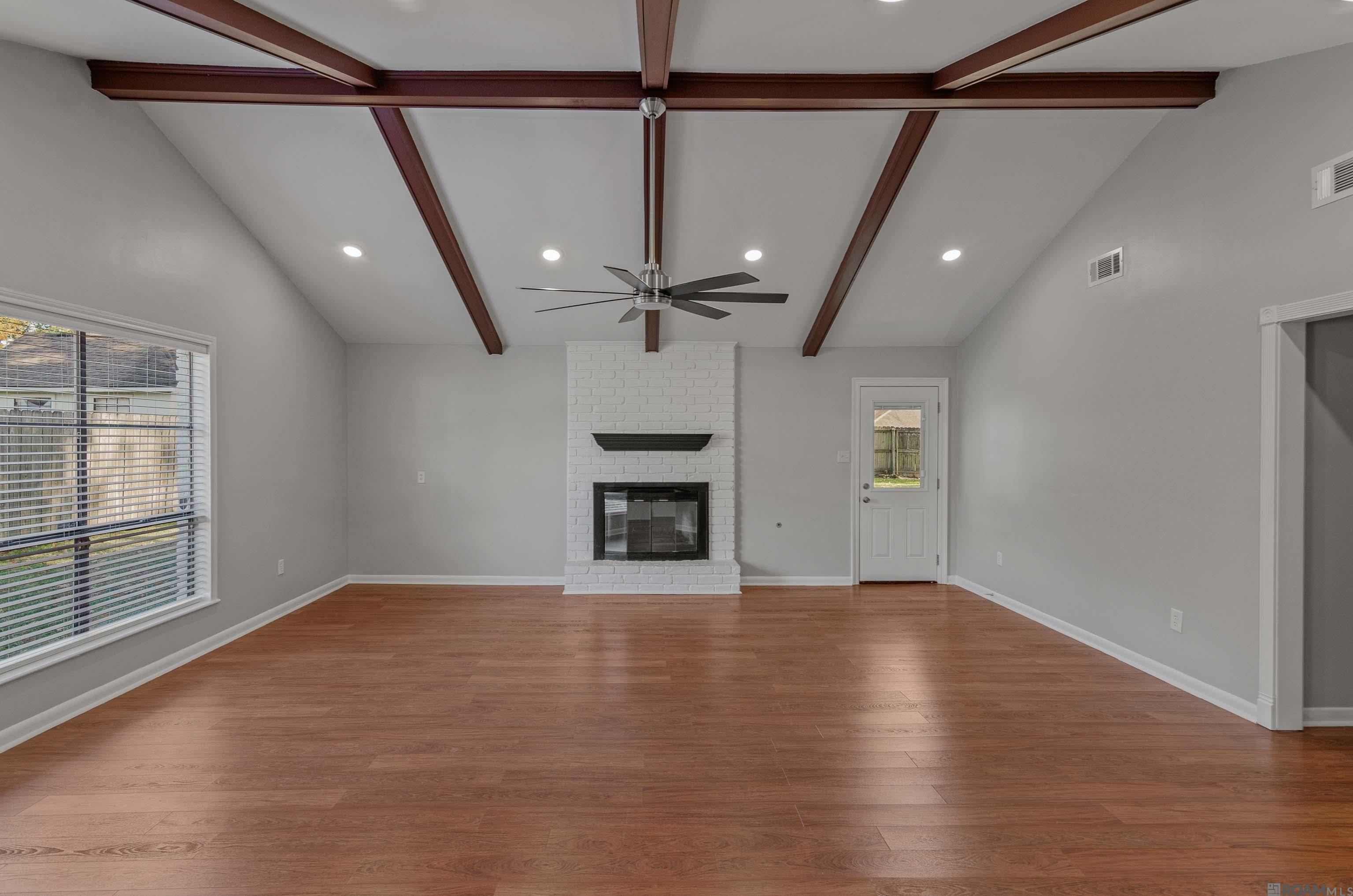 6033 Manassas Dr