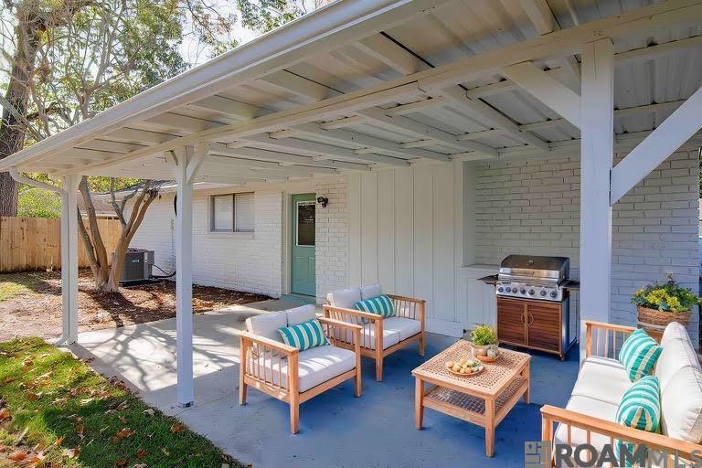 6033 Manassas Dr