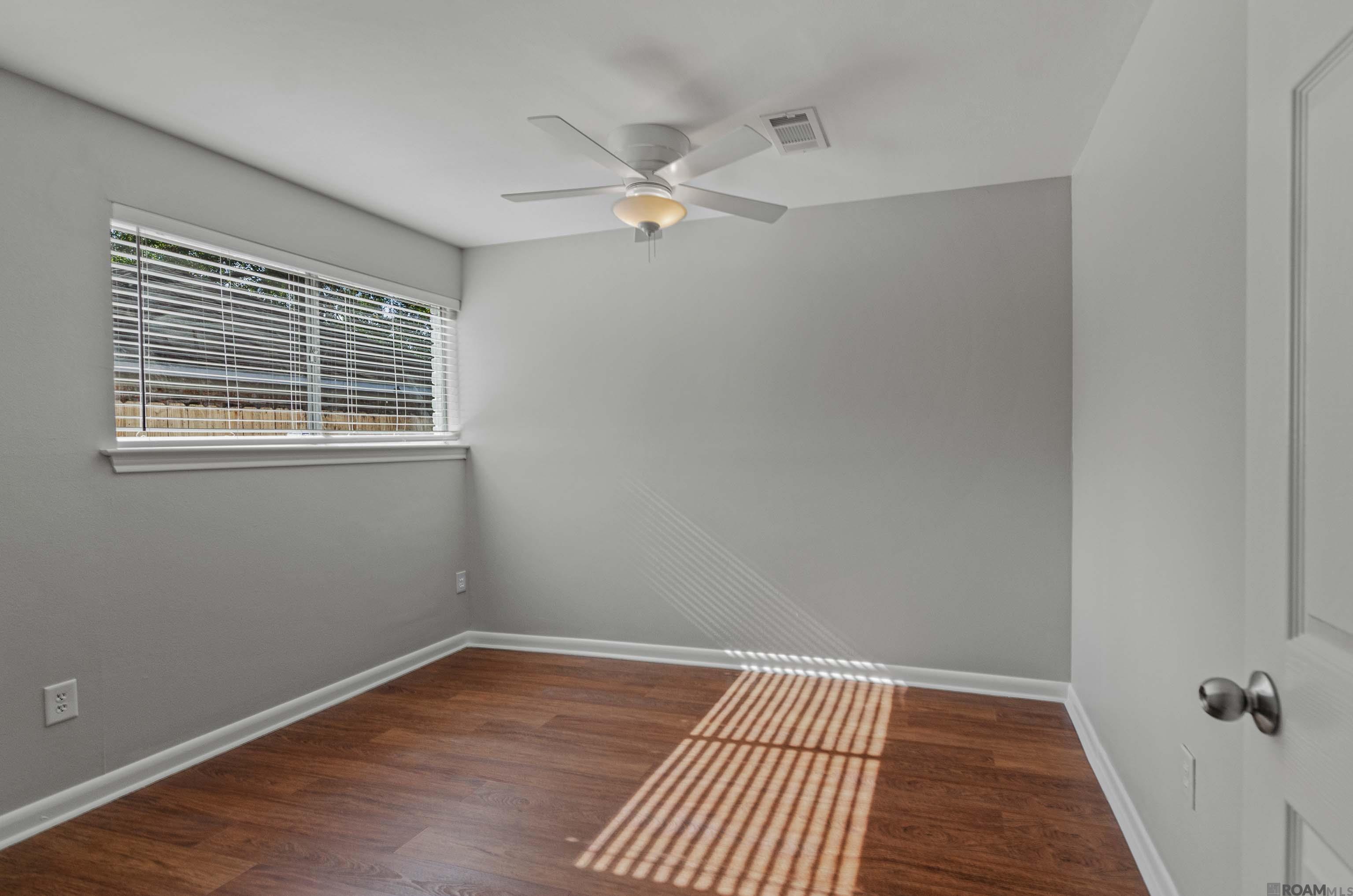 6033 Manassas Dr