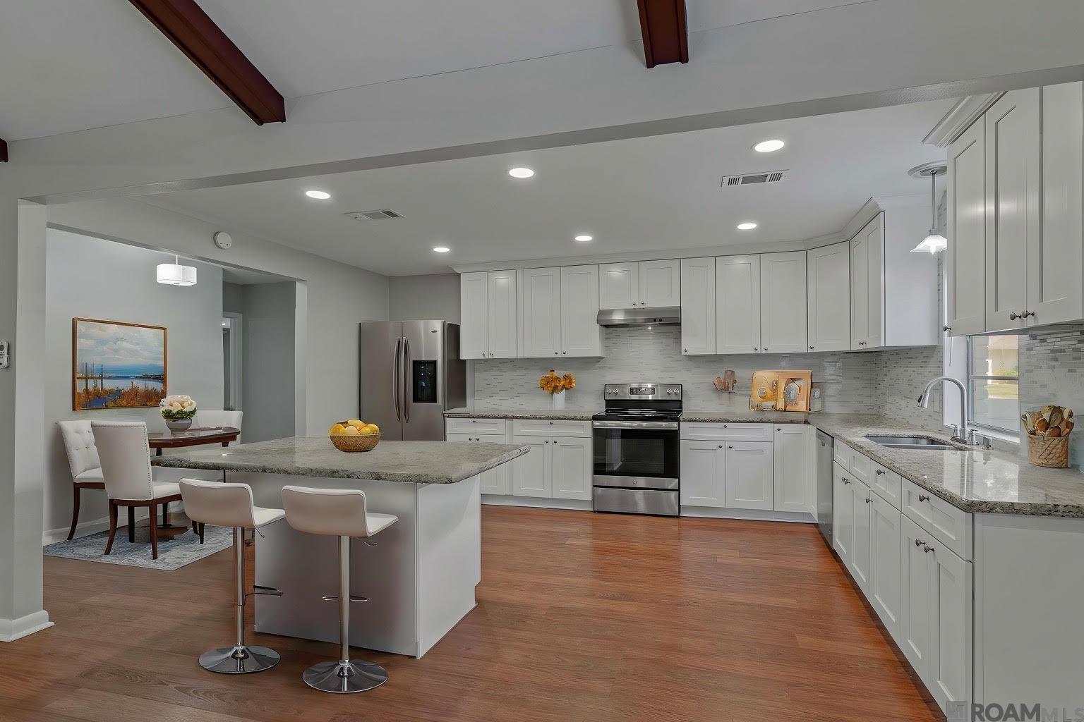 6033 Manassas Dr