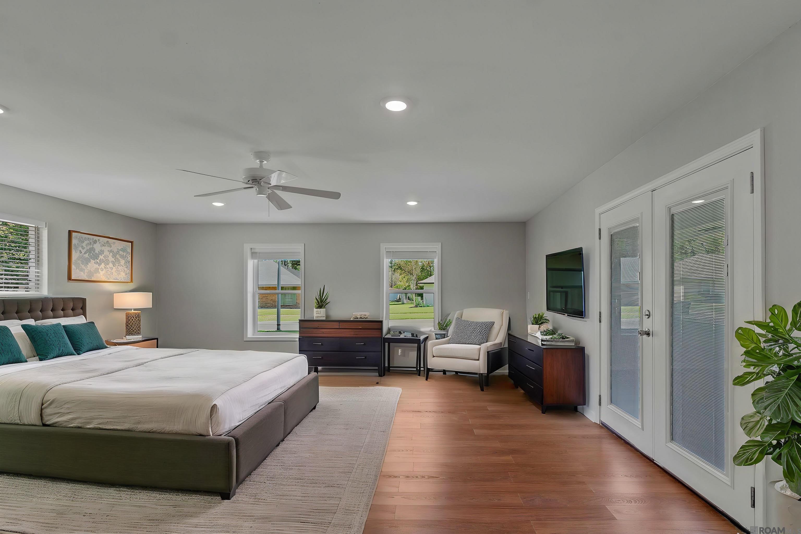 6033 Manassas Dr
