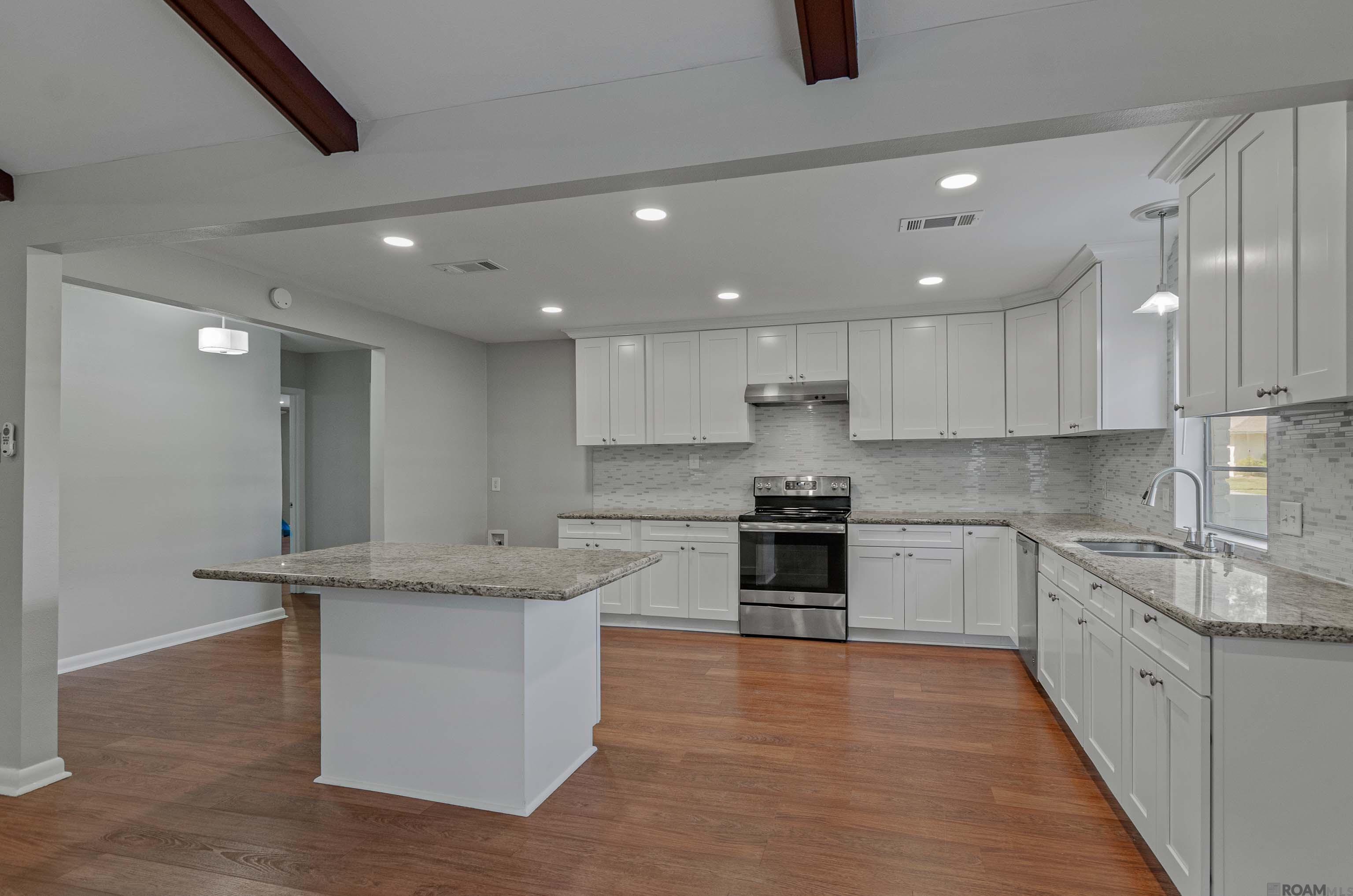 6033 Manassas Dr
