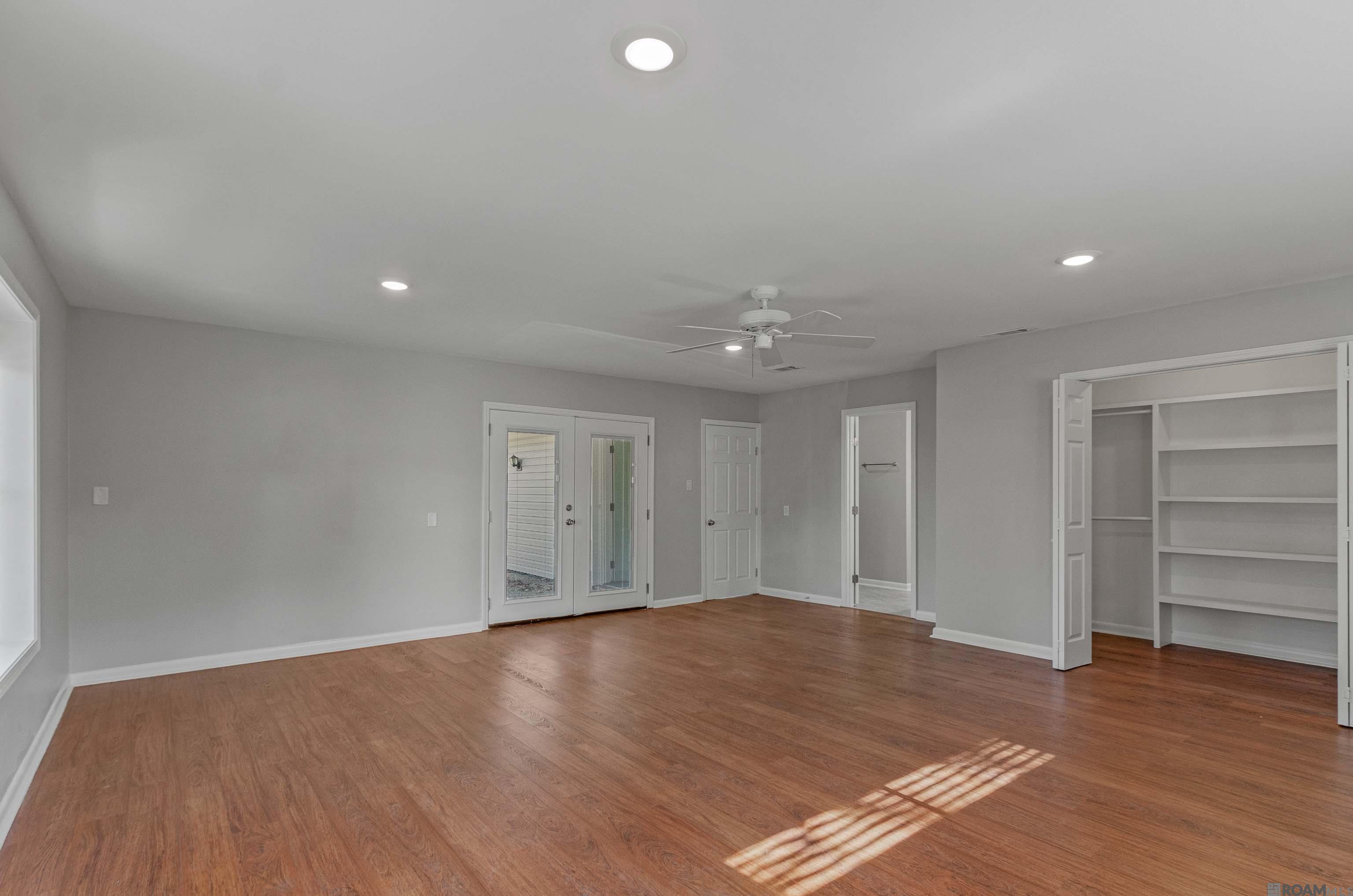 6033 Manassas Dr