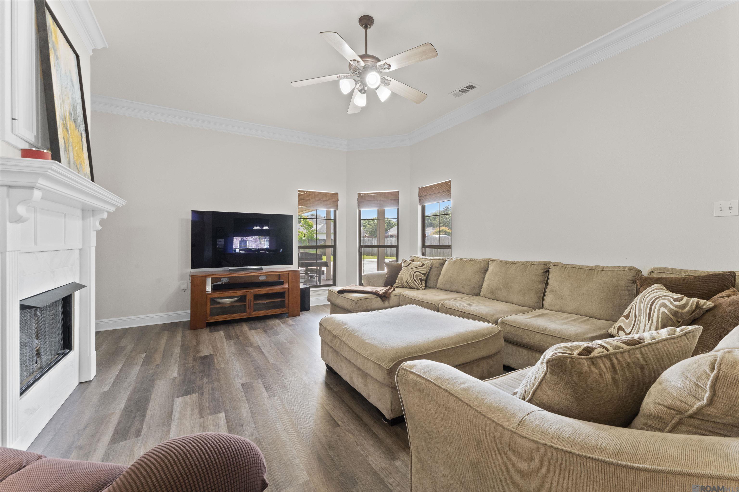 6128 Woodside Dr
