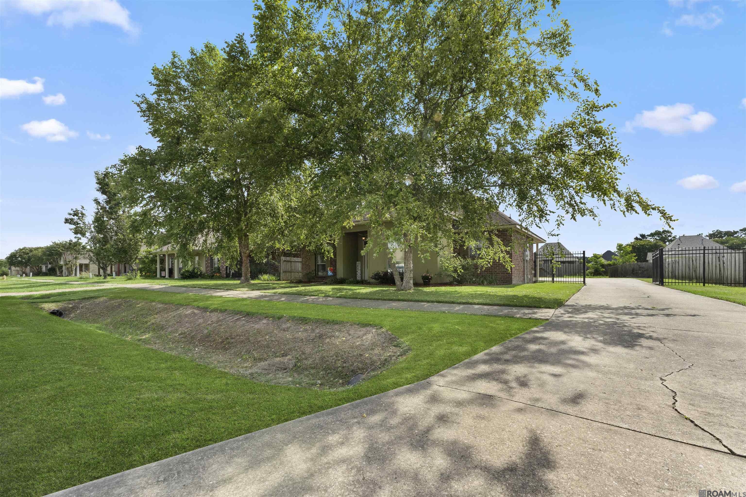 6128 Woodside Dr