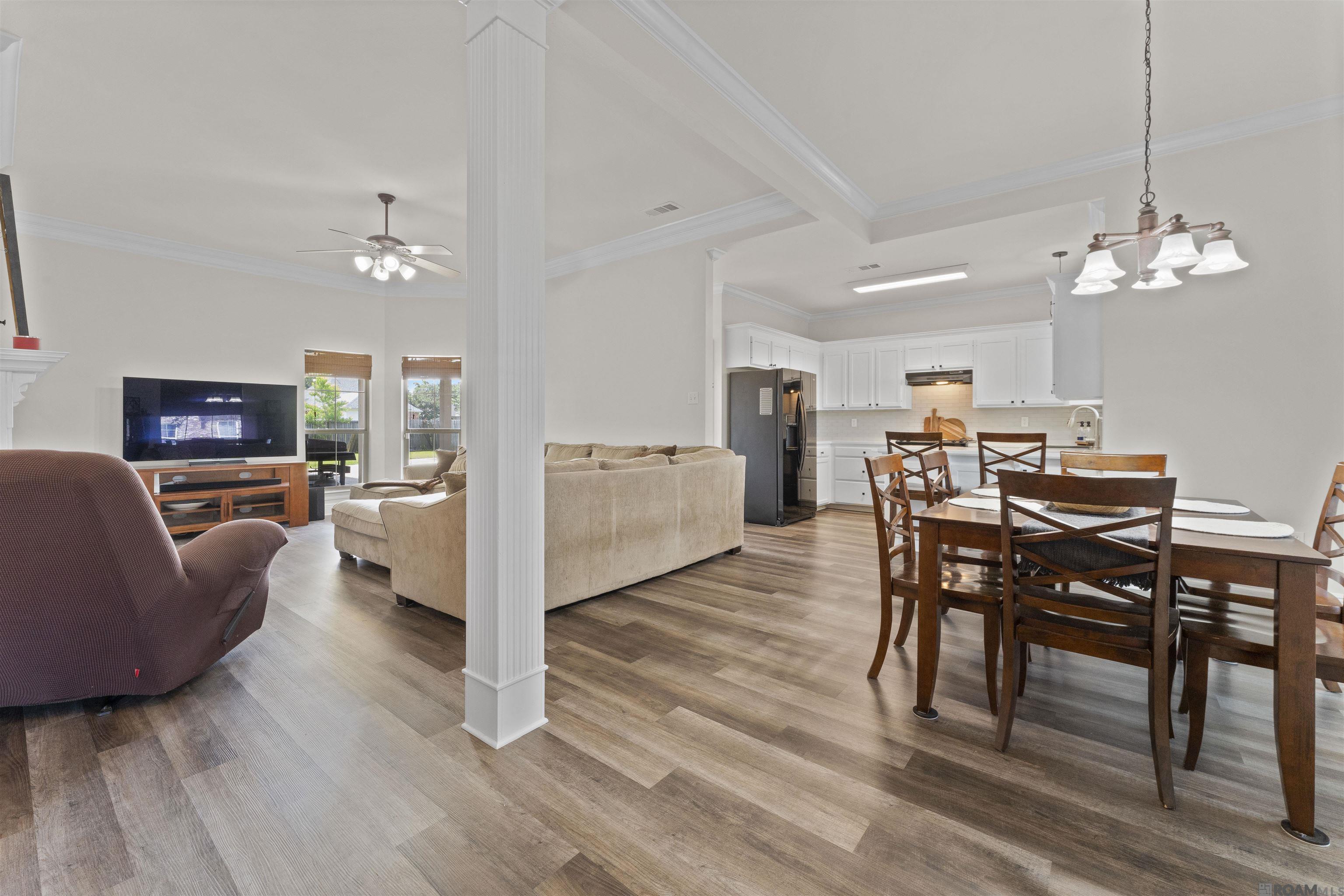 6128 Woodside Dr