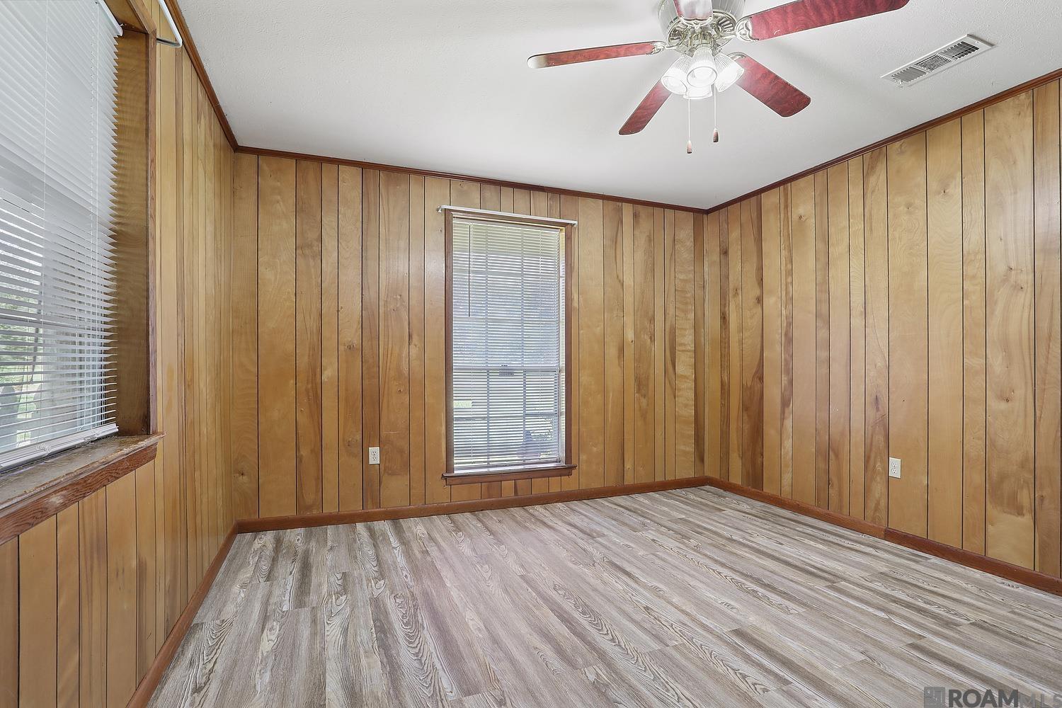 2705 Meadowood Dr