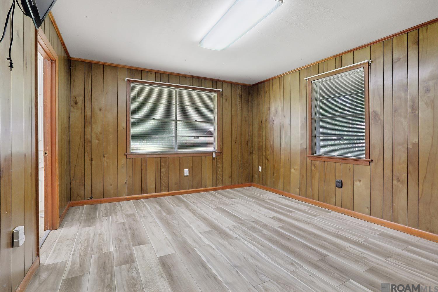 2705 Meadowood Dr