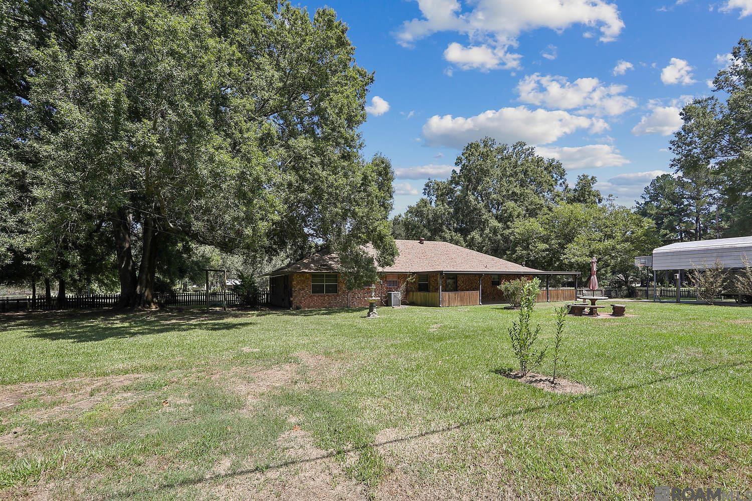 2705 Meadowood Dr