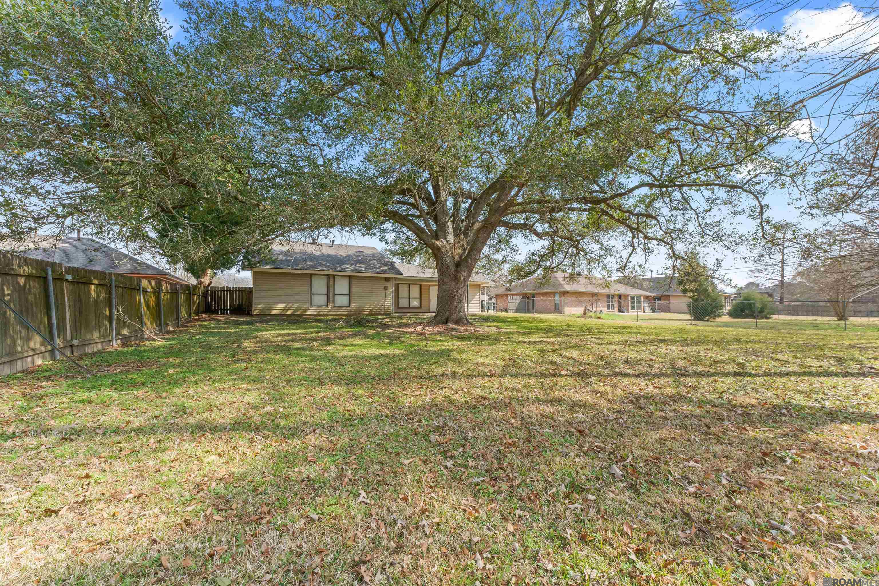 9842 Hawthorne Dr