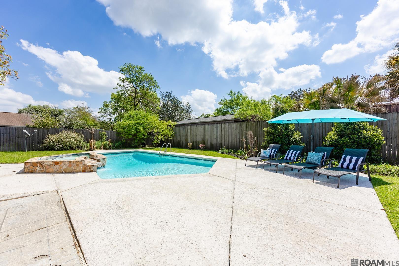 12424 Mollylea Dr