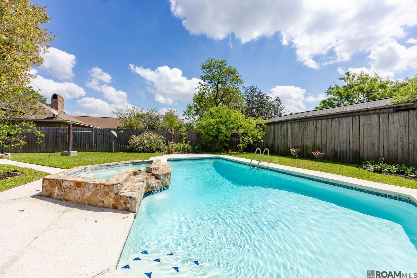 12424 Mollylea Dr