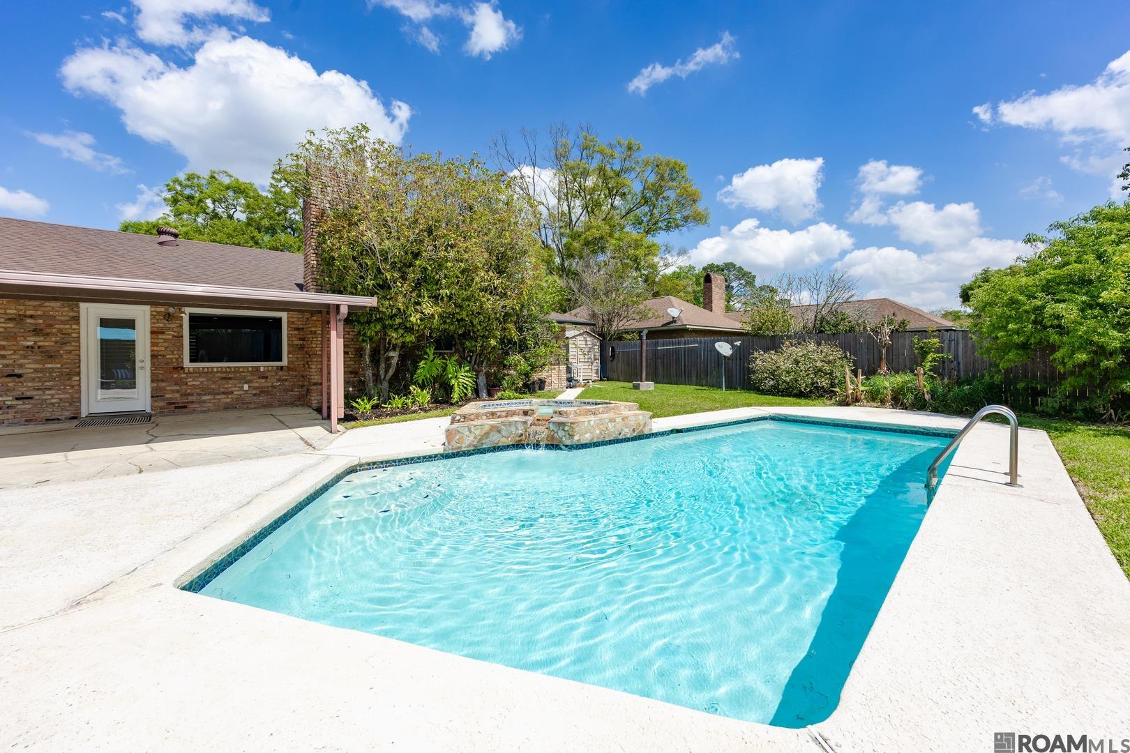 12424 Mollylea Dr