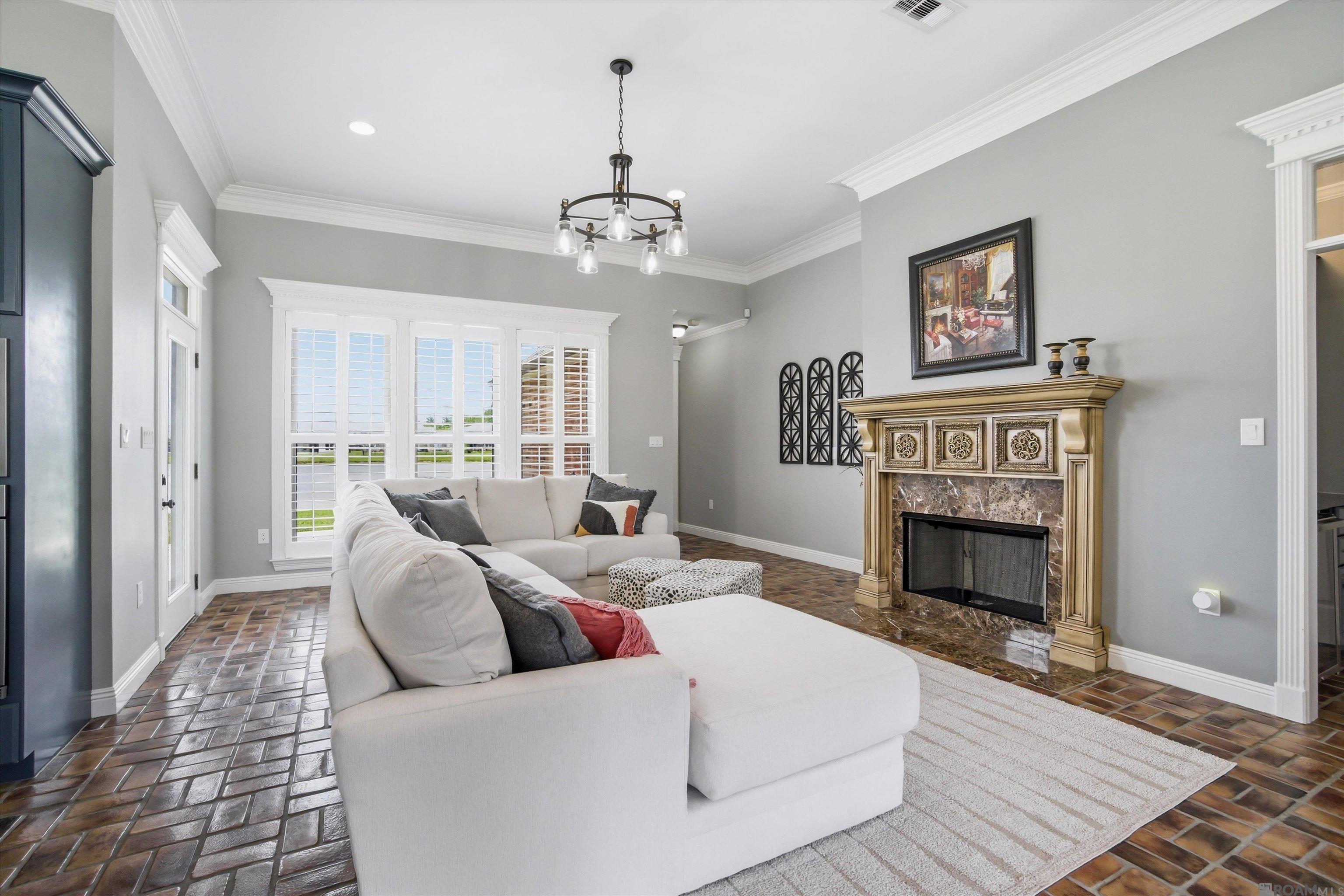 13383 Williamsburg Dr