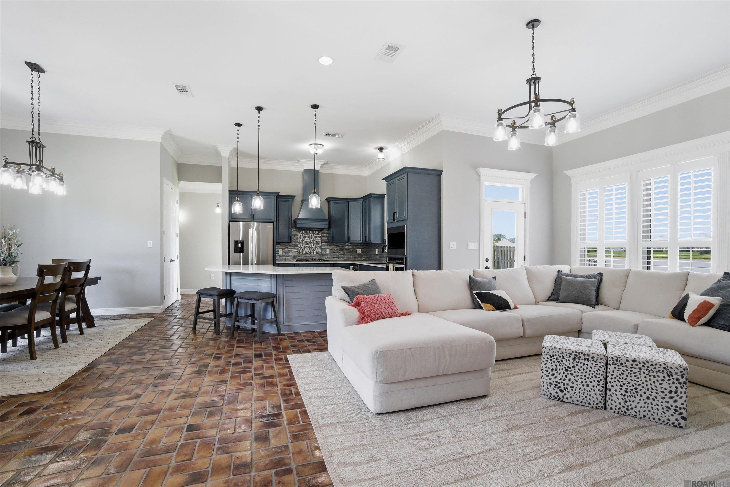 13383 Williamsburg Dr