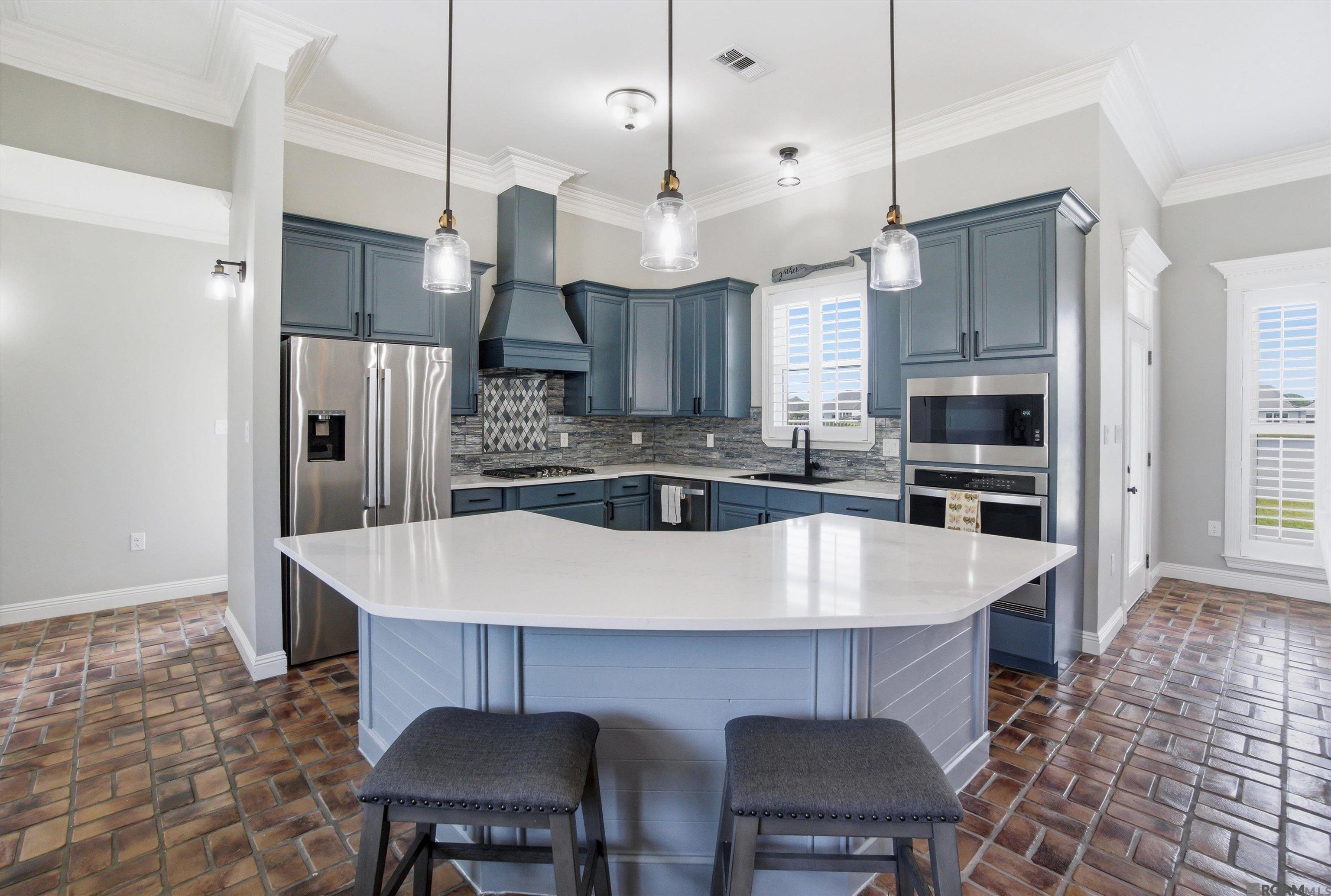 13383 Williamsburg Dr