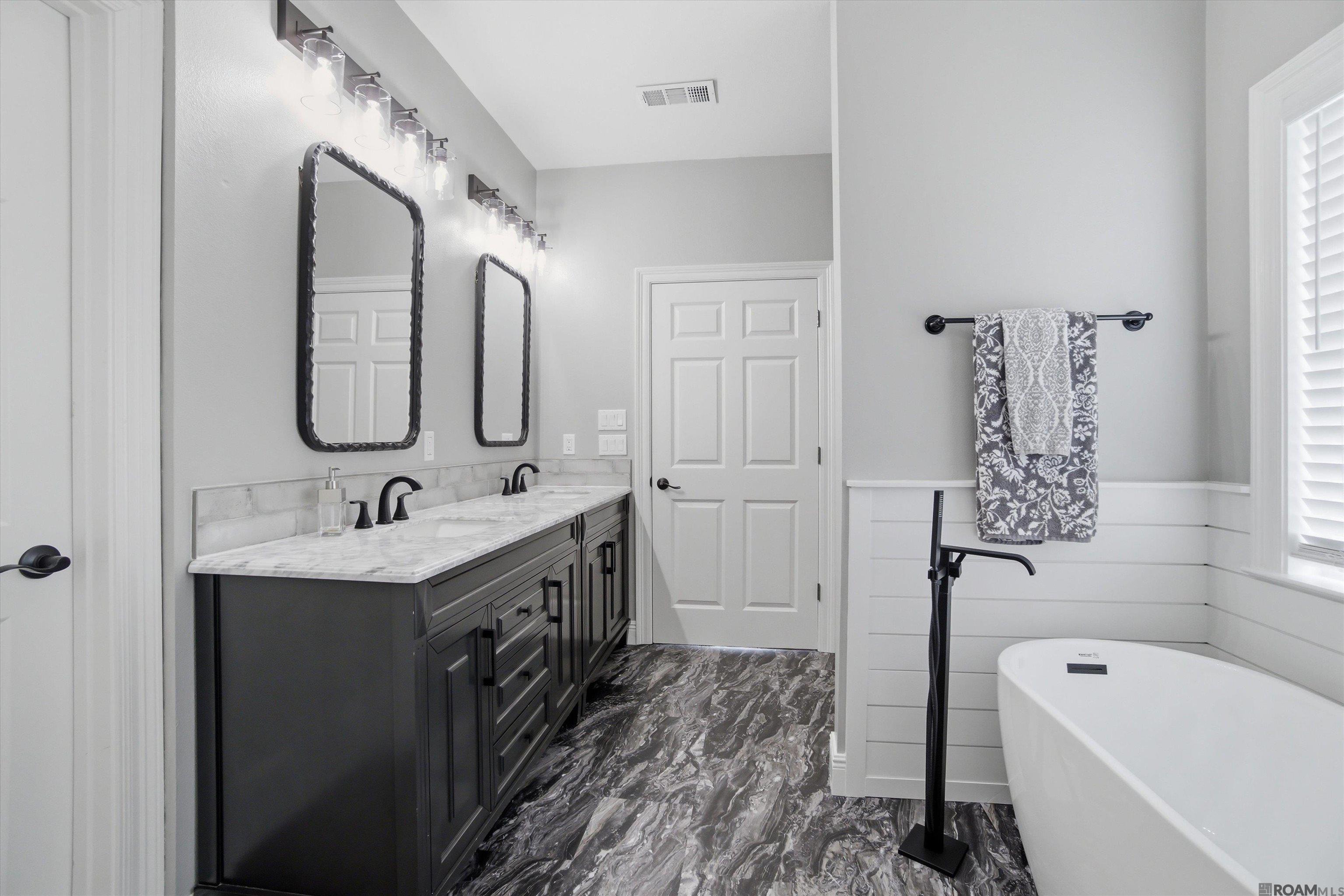 13383 Williamsburg Dr