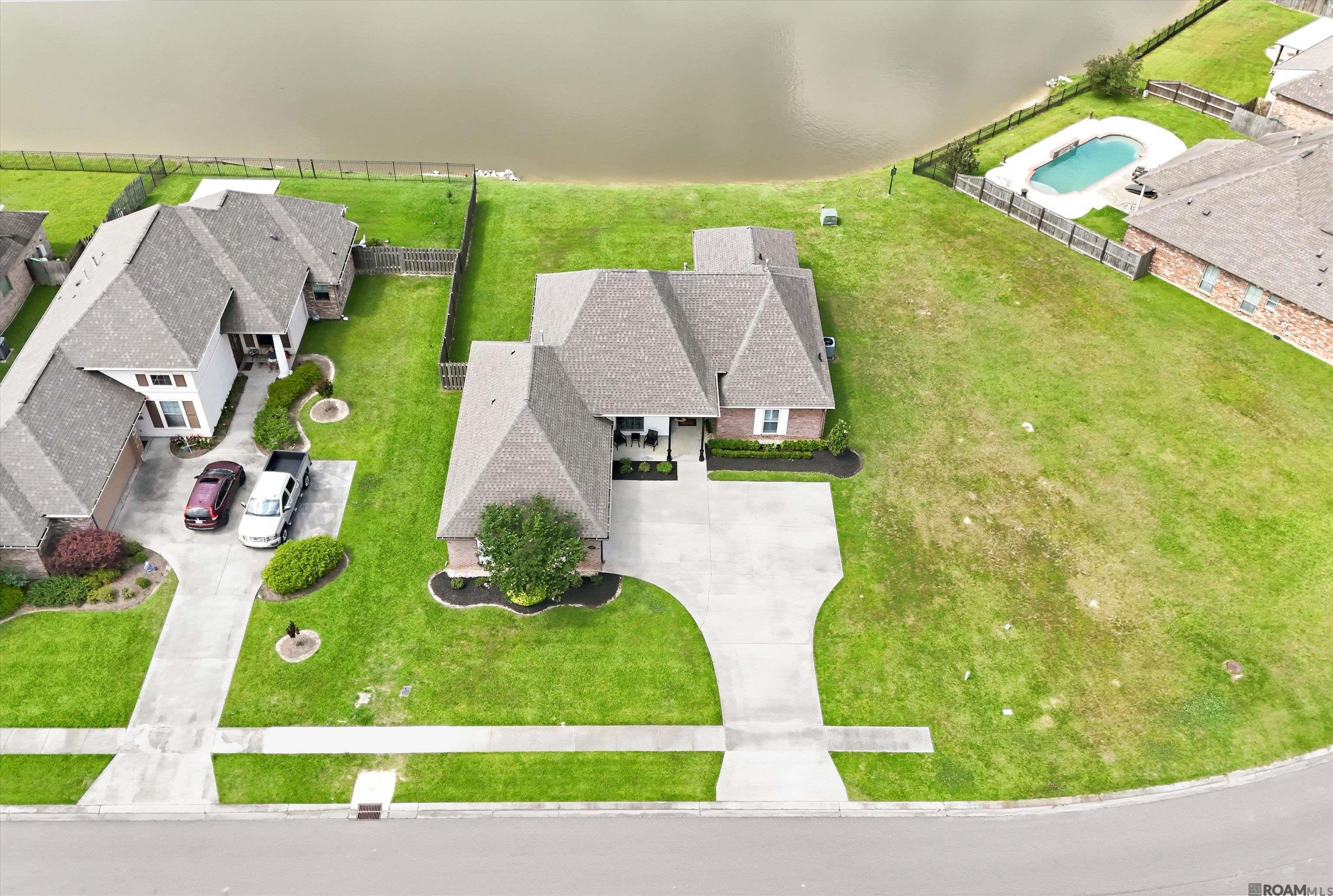 13383 Williamsburg Dr