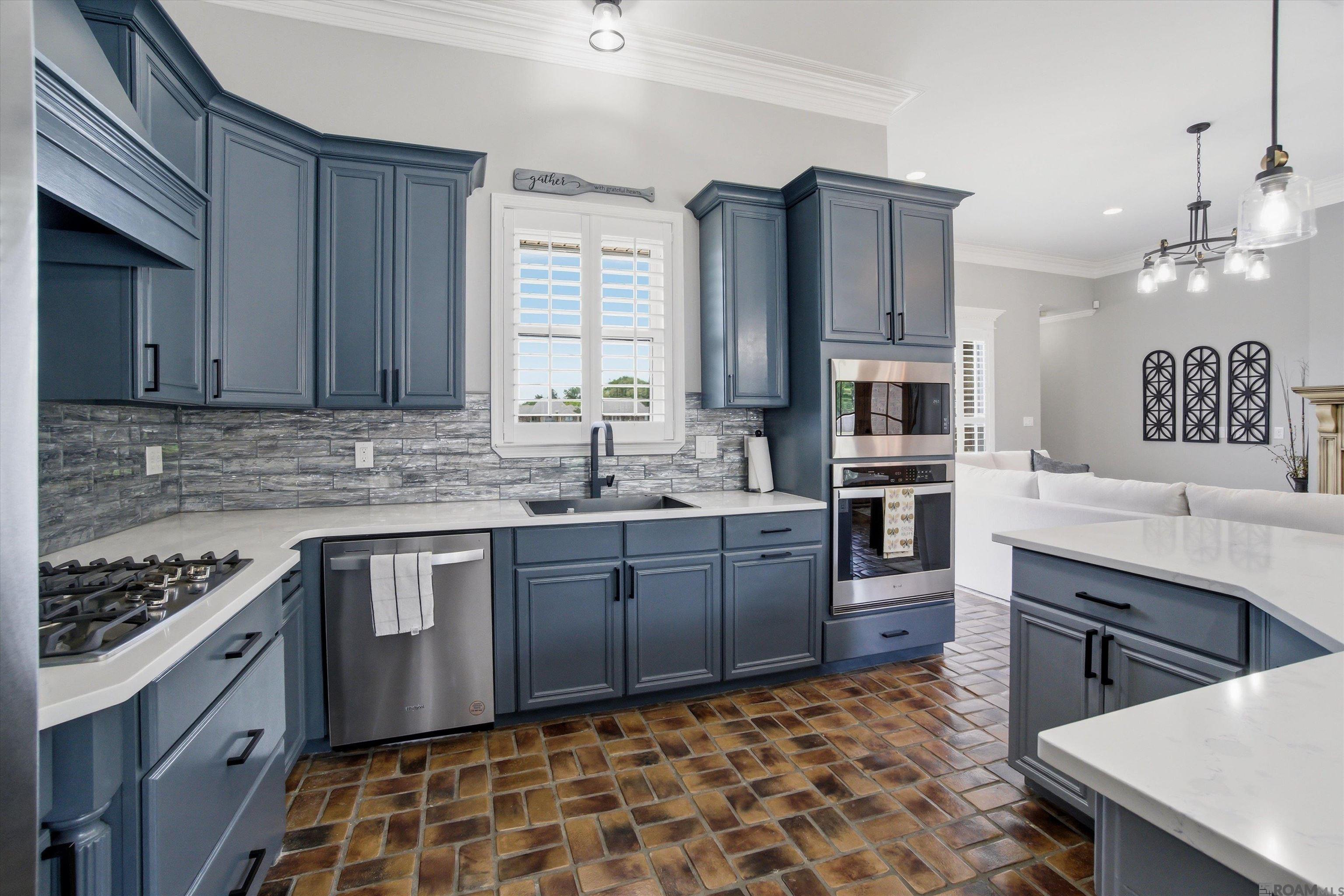 13383 Williamsburg Dr