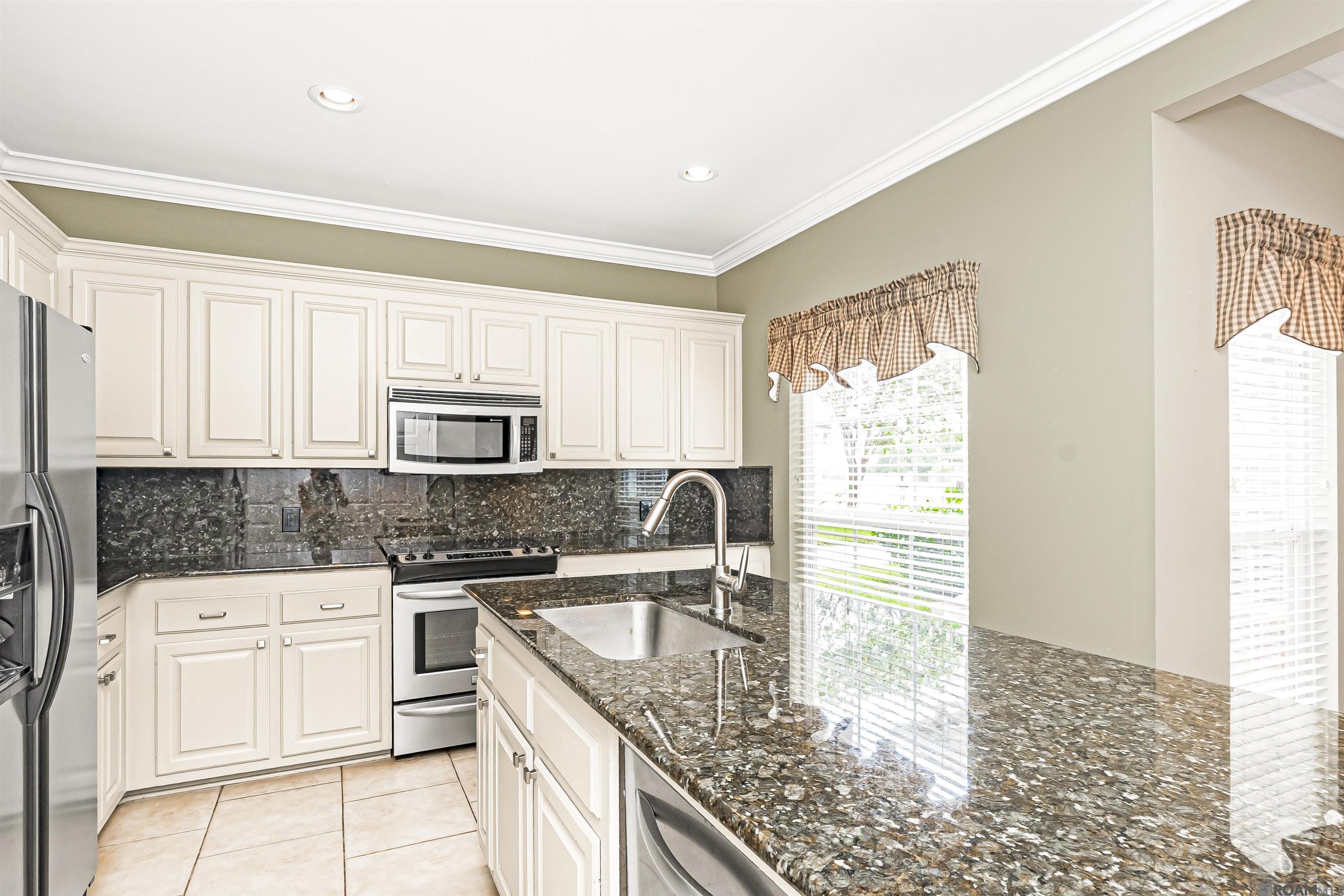 105 River Run Ct