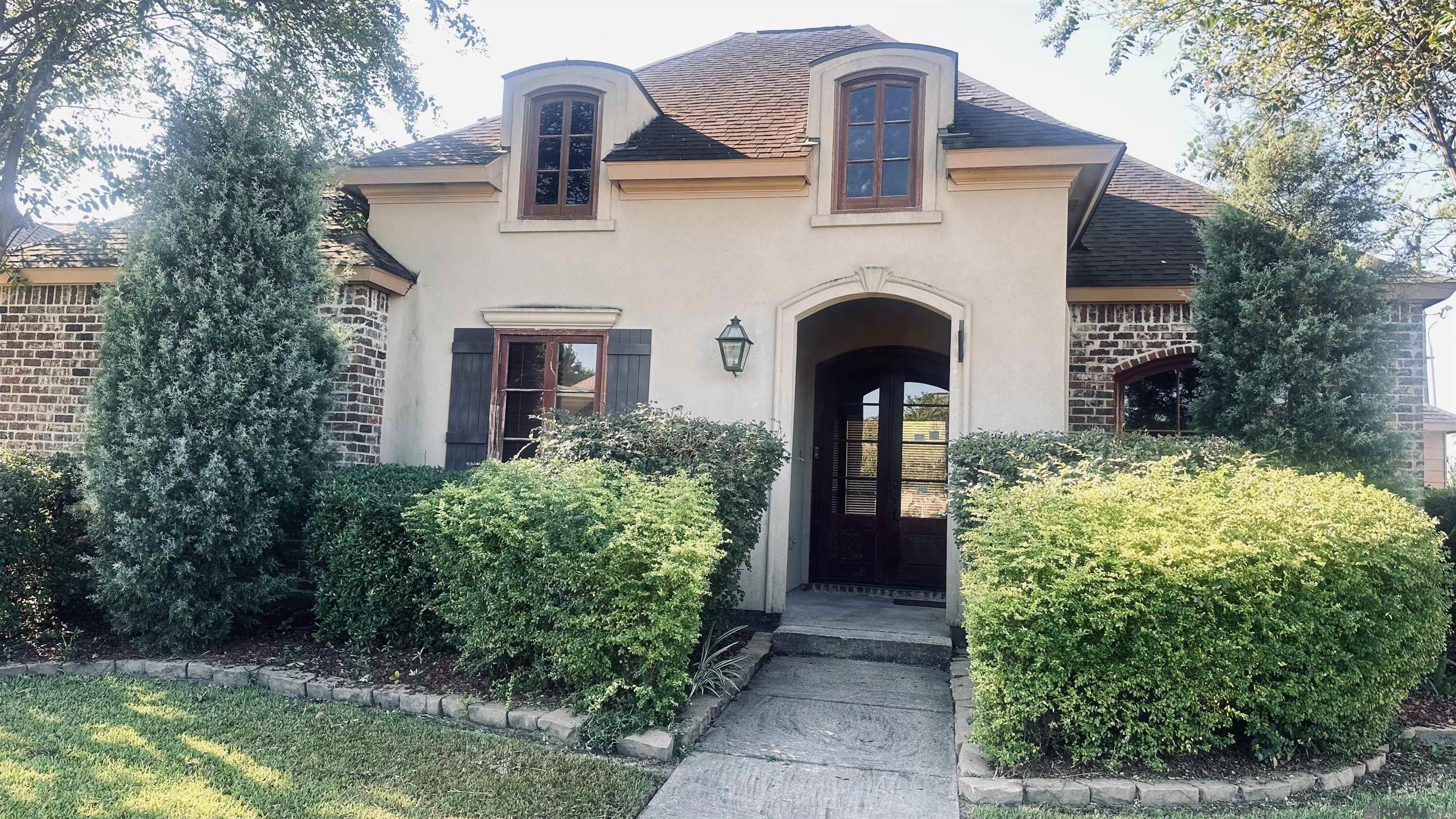 2058 Pointe South Dr