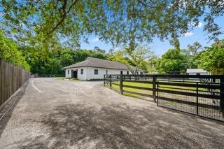 708 Rambling Drive Circle ~ Barn & Apartment