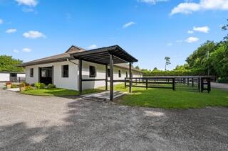708 Rambling Drive Circle ~ Barn & Apartment