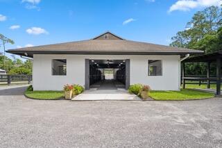708 Rambling Drive Circle ~ Barn & Apartment