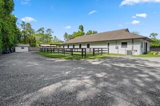 708 Rambling Drive Circle ~ Barn & Apartment