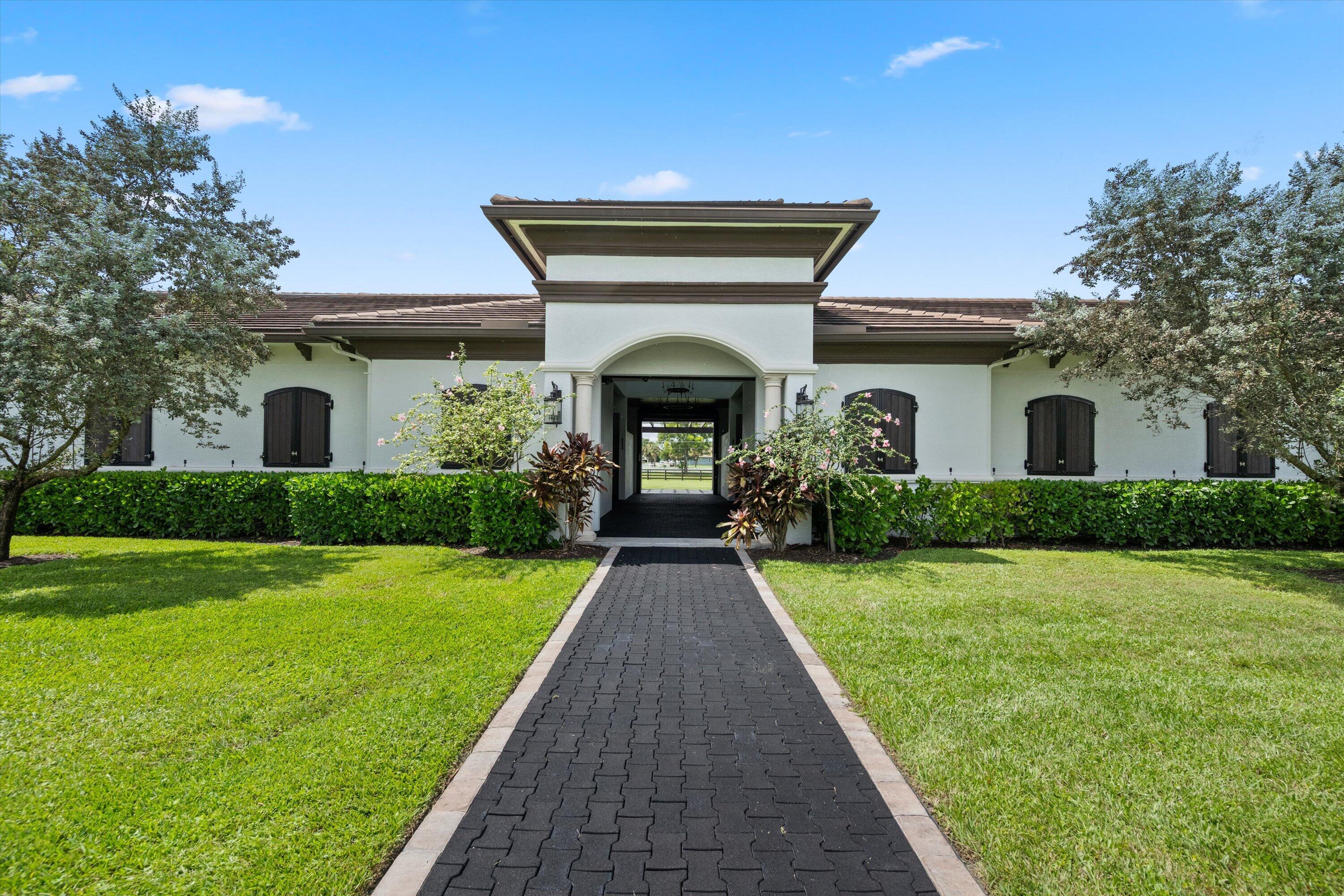 843 STALLION Drive