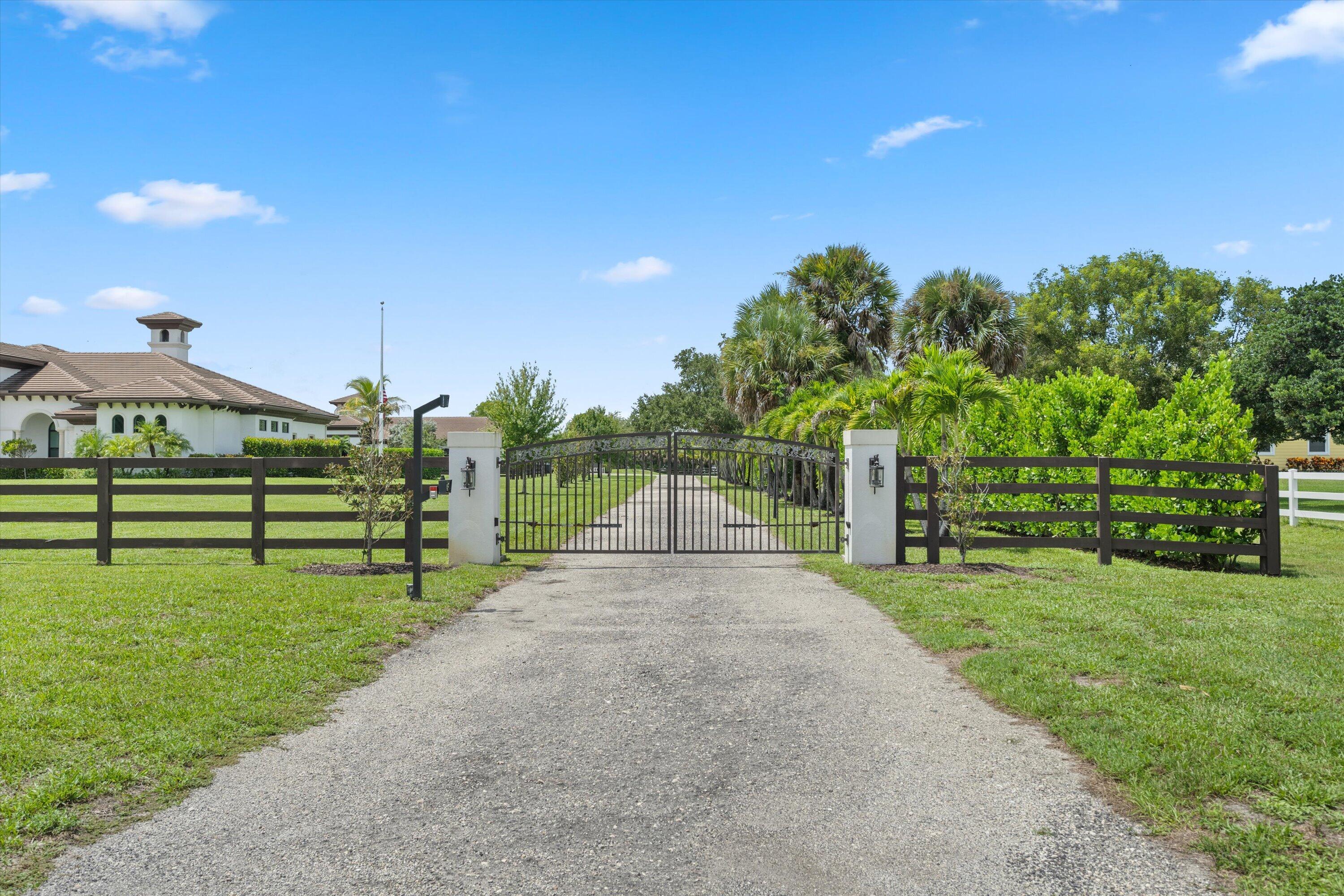 843 STALLION Drive