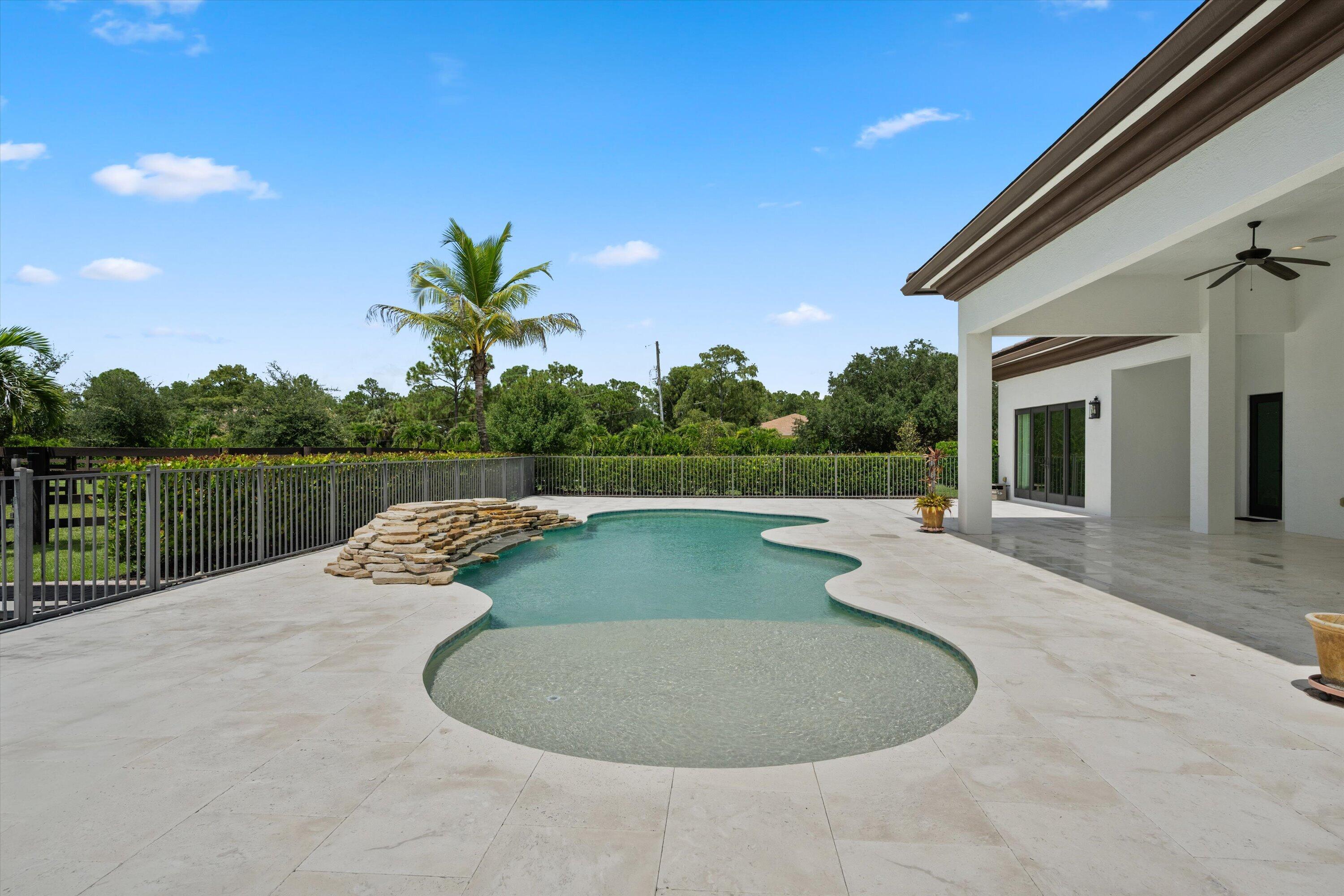 843 STALLION Drive