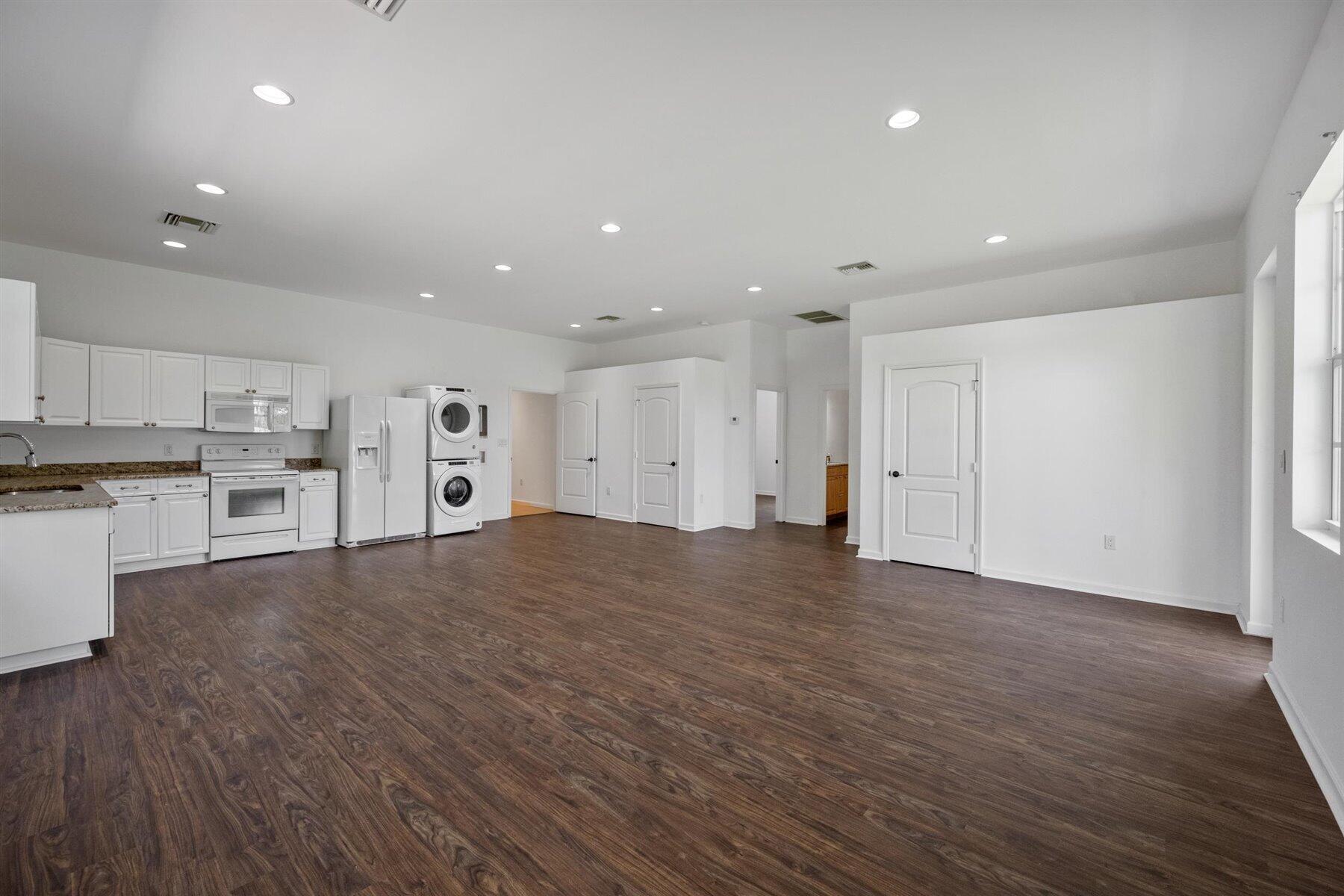 3935 Hanover (Barn & Aptmt) Circle
