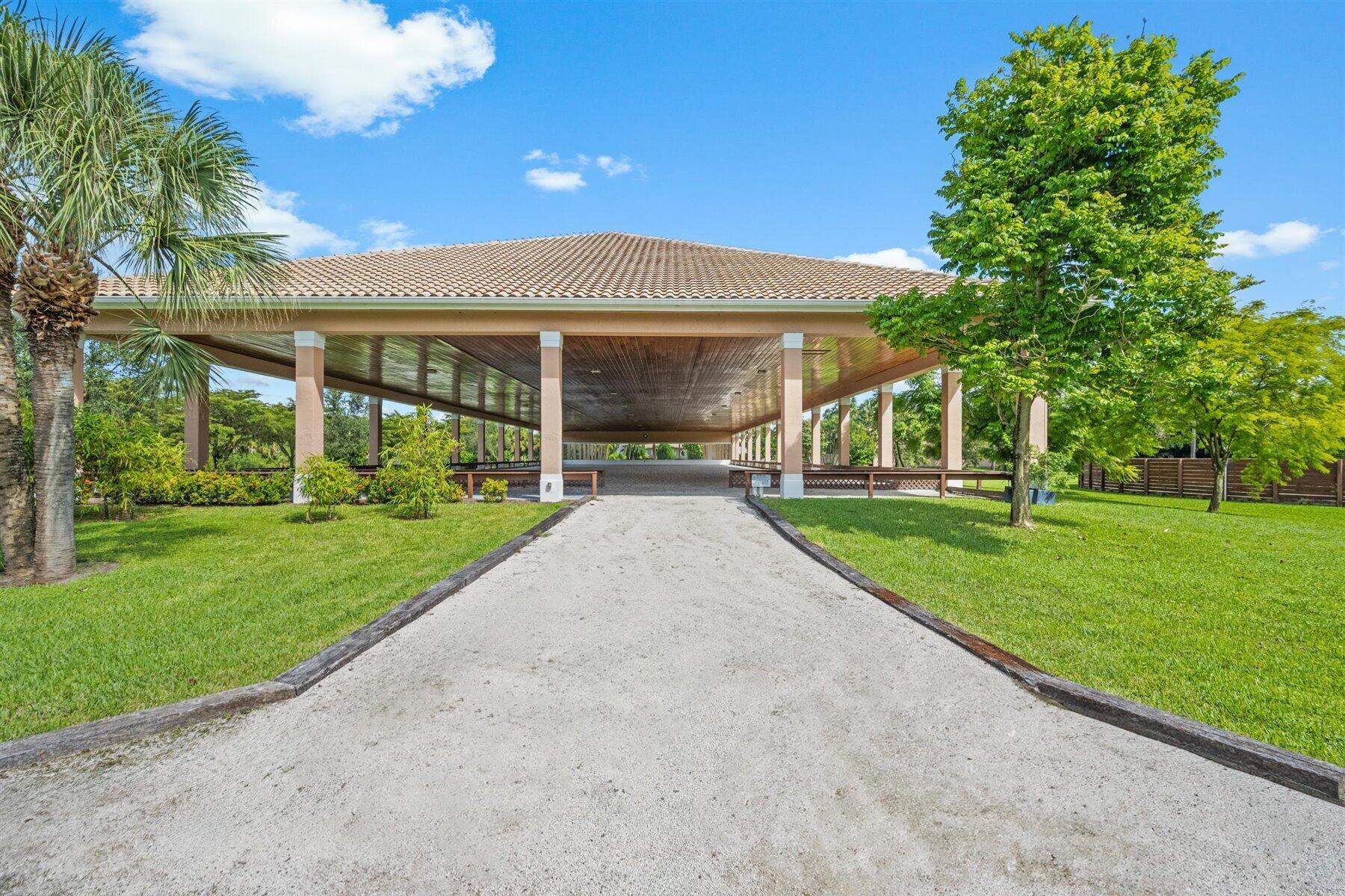 3935 Hanover (Barn & Aptmt) Circle
