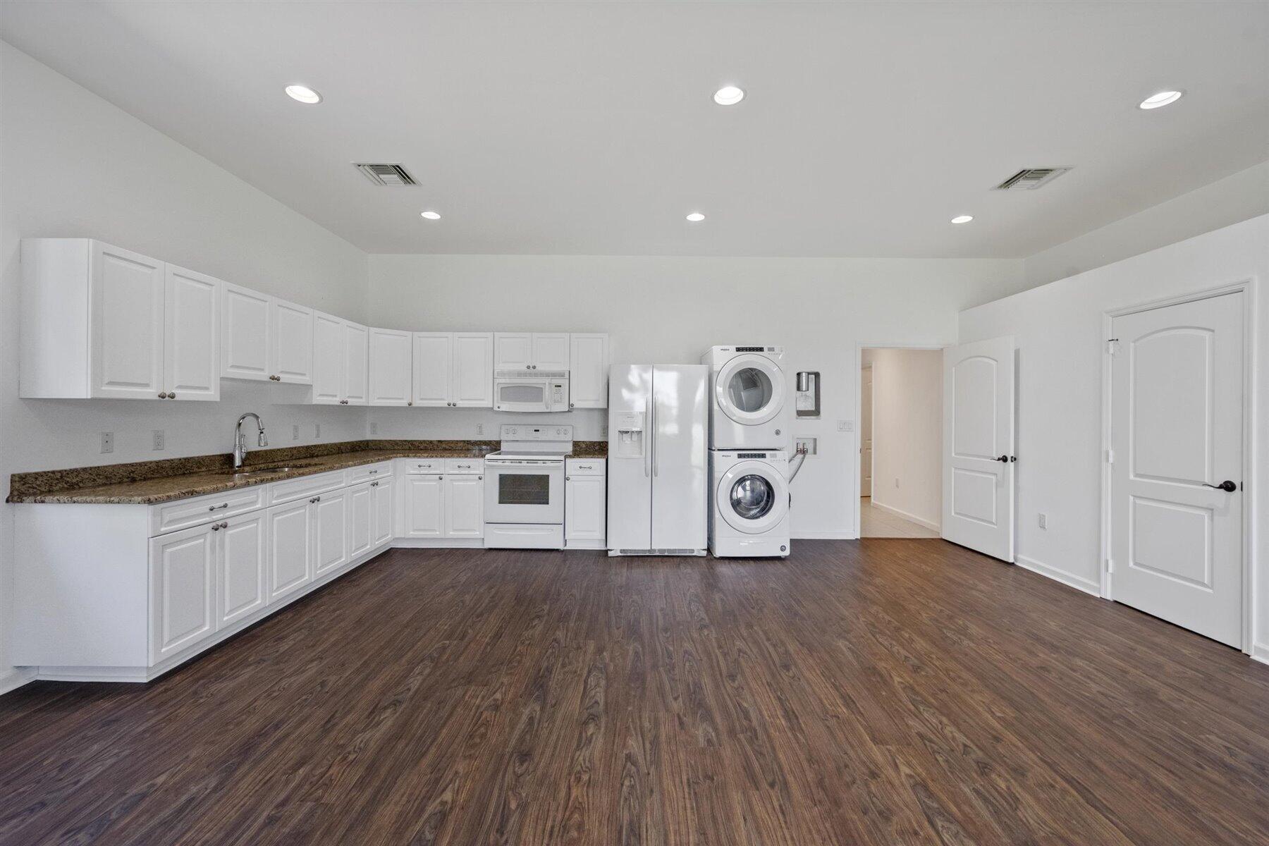 3935 Hanover (Barn & Aptmt) Circle