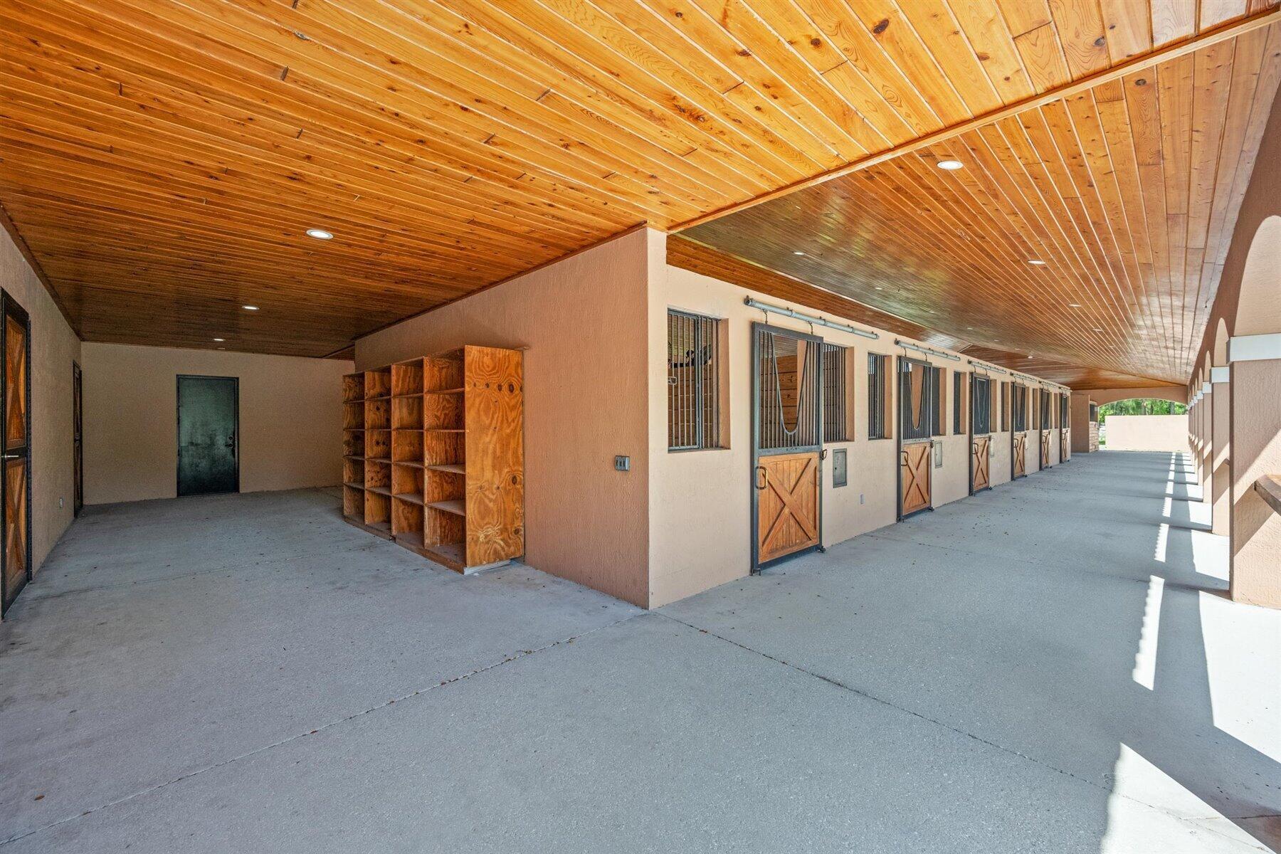 3935 Hanover (Barn & Aptmt) Circle