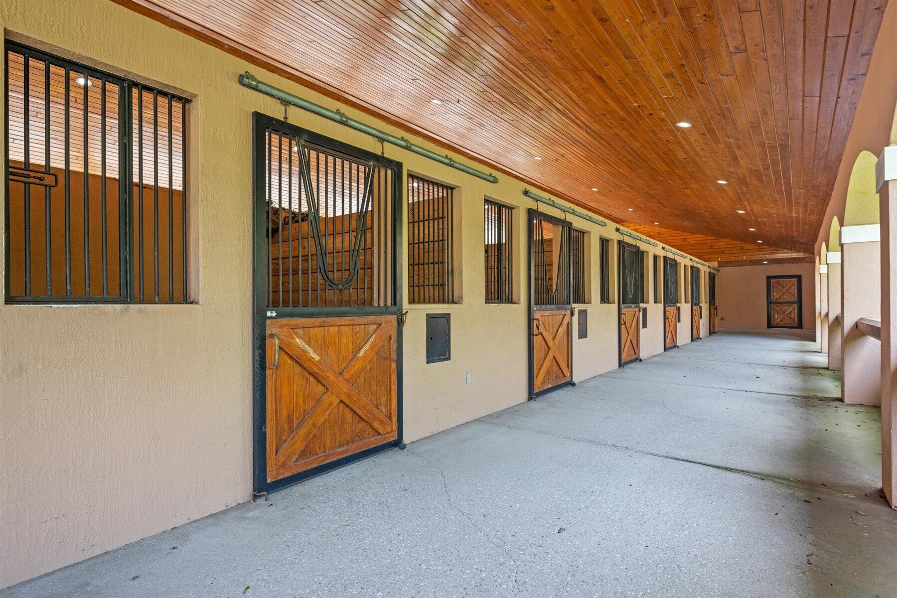 3935 Hanover (Barn & Aptmt) Circle