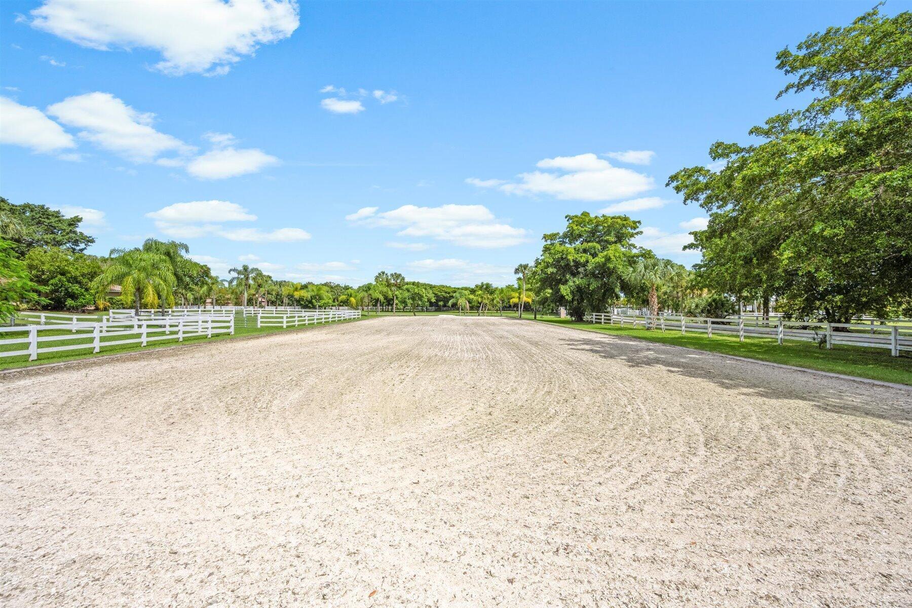 3935 Hanover (Barn & Aptmt) Circle