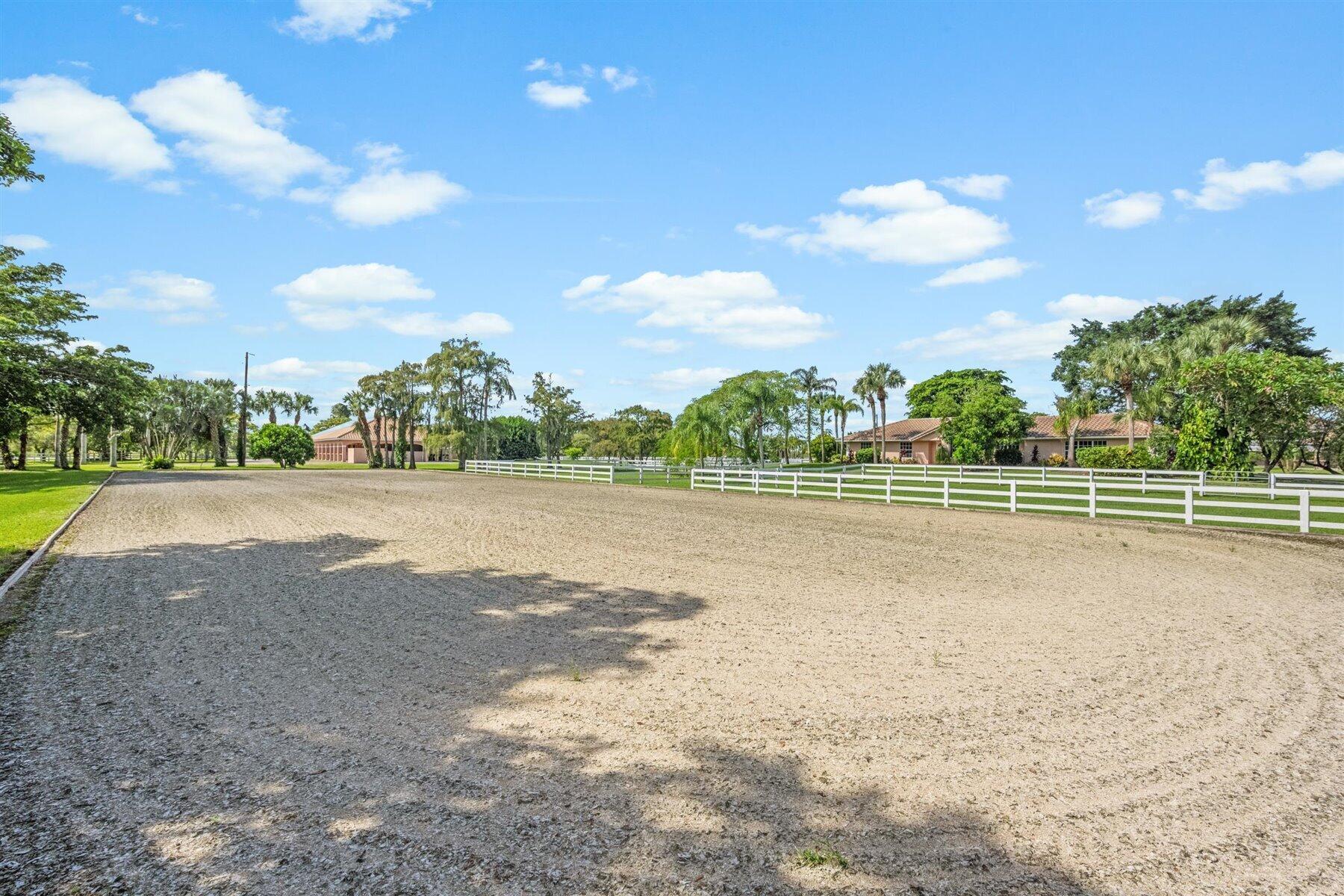 3935 Hanover (Barn & Aptmt) Circle