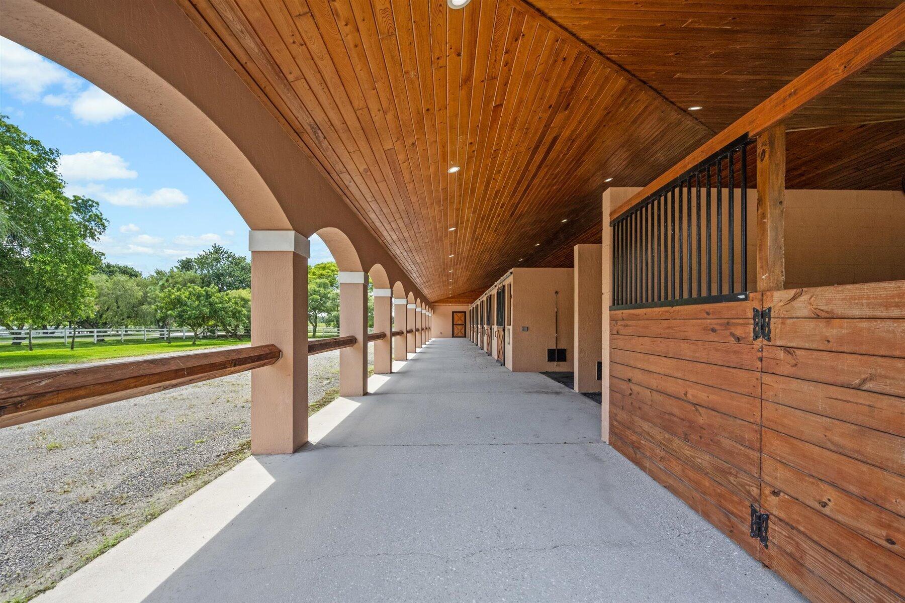 3935 Hanover (Barn & Aptmt) Circle