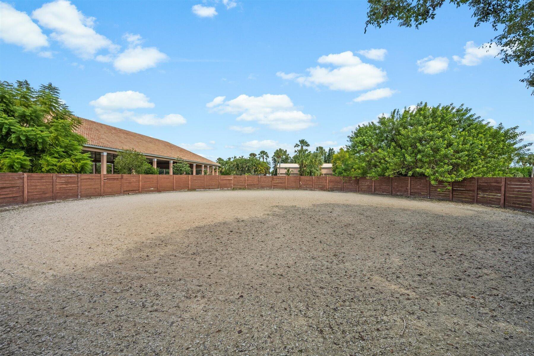 3935 Hanover (Barn & Aptmt) Circle