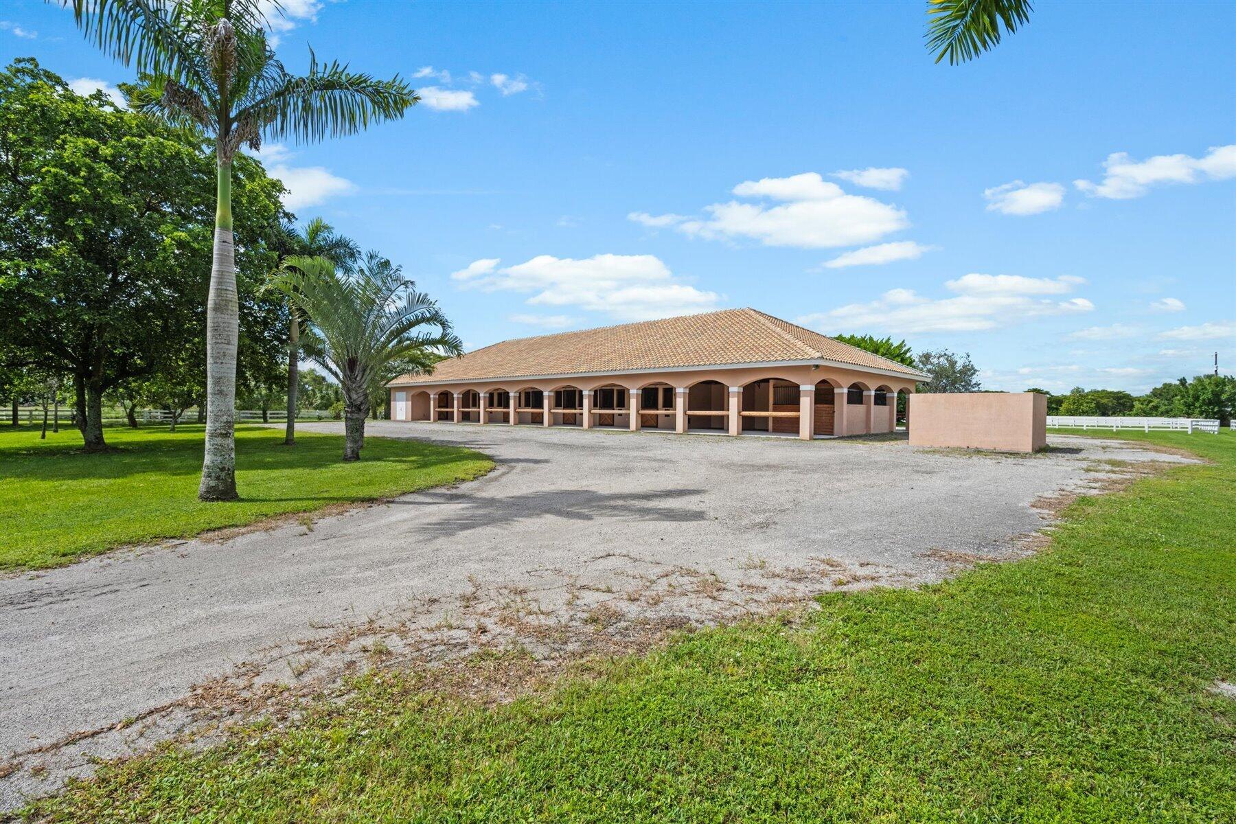 3935 Hanover (Barn & Aptmt) Circle