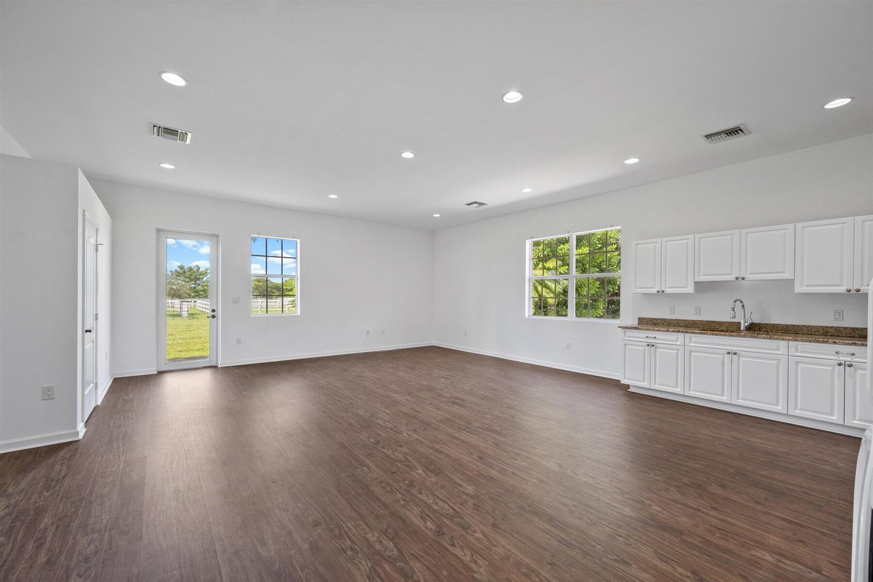 3935 Hanover (Barn & Aptmt) Circle
