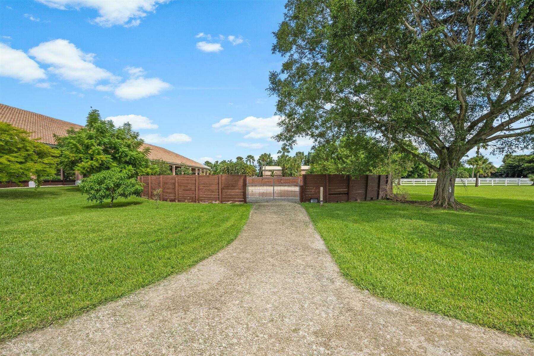 3935 Hanover (Barn & Aptmt) Circle