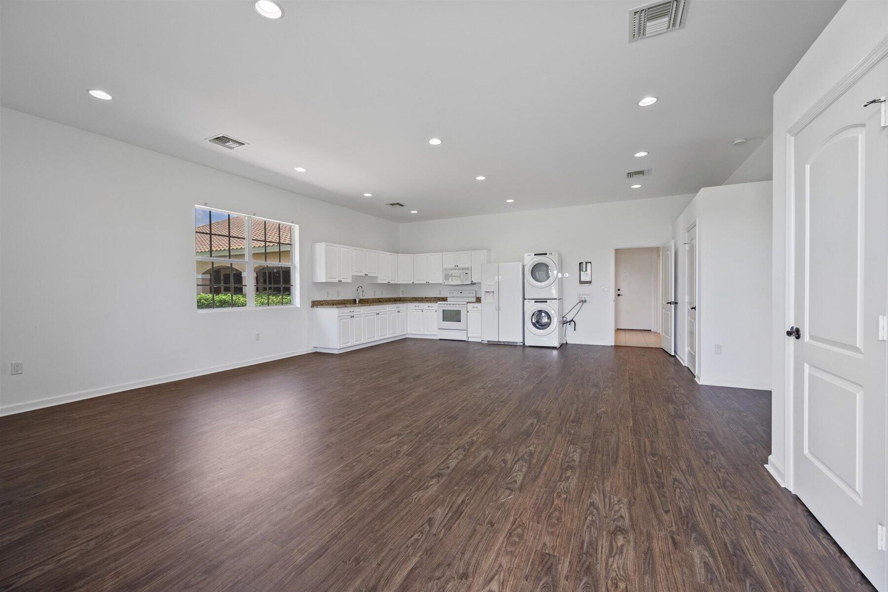 3935 Hanover (Barn & Aptmt) Circle