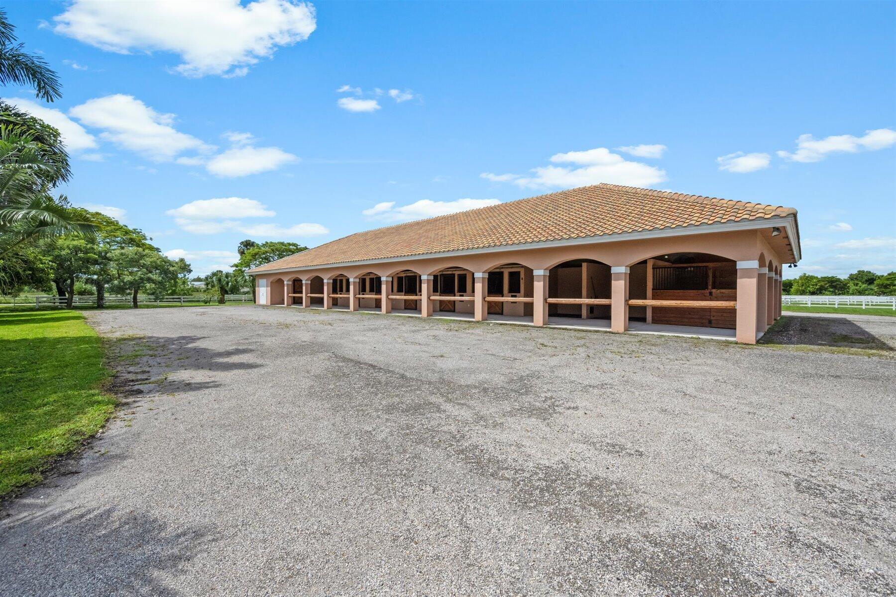 3935 Hanover (Barn & Aptmt) Circle